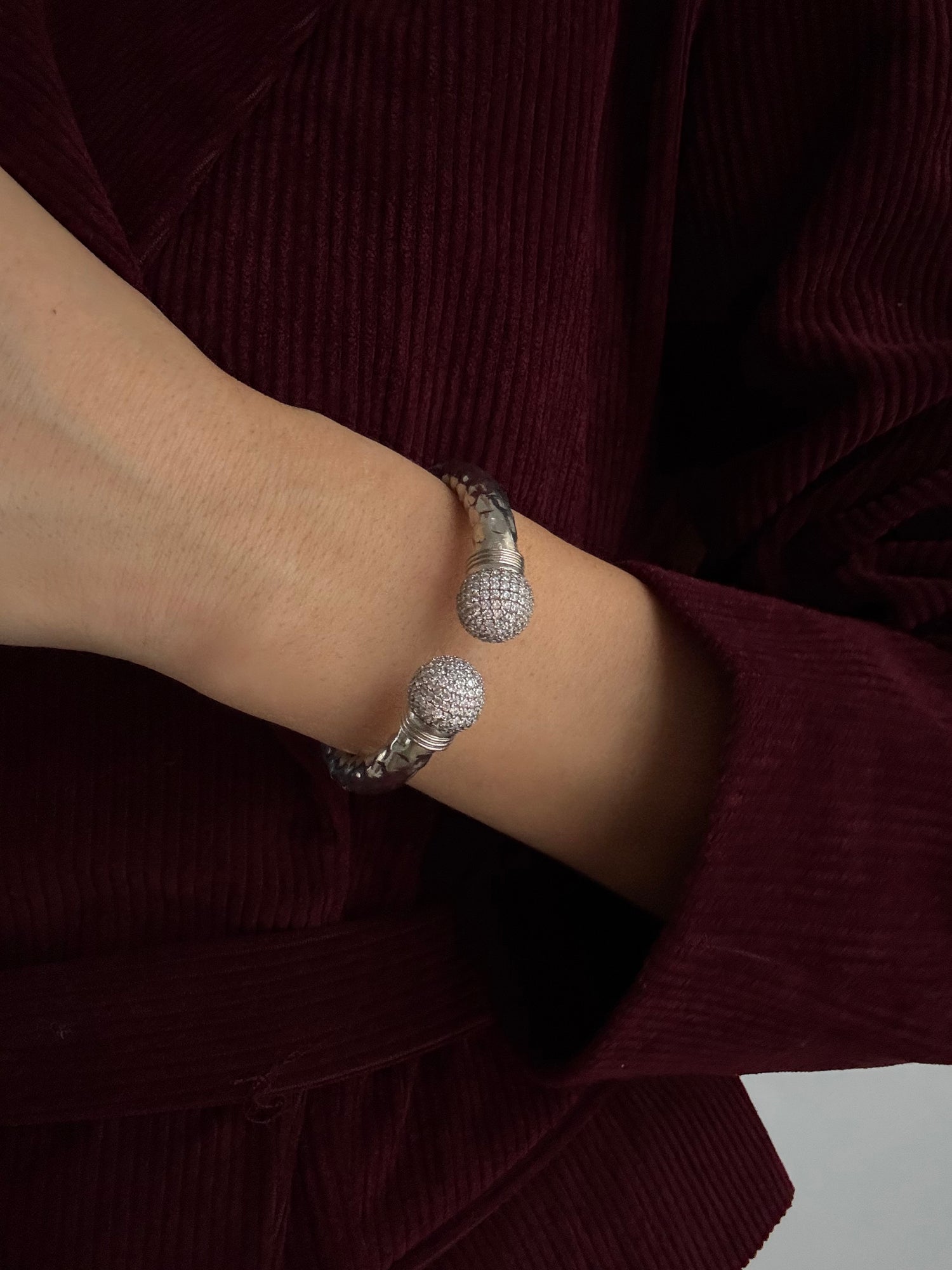 FİRAZ ALTIN KAPLAMA TAŞLI AYARLANABİLİR SİLVER KELEPÇE BİLEKLİK