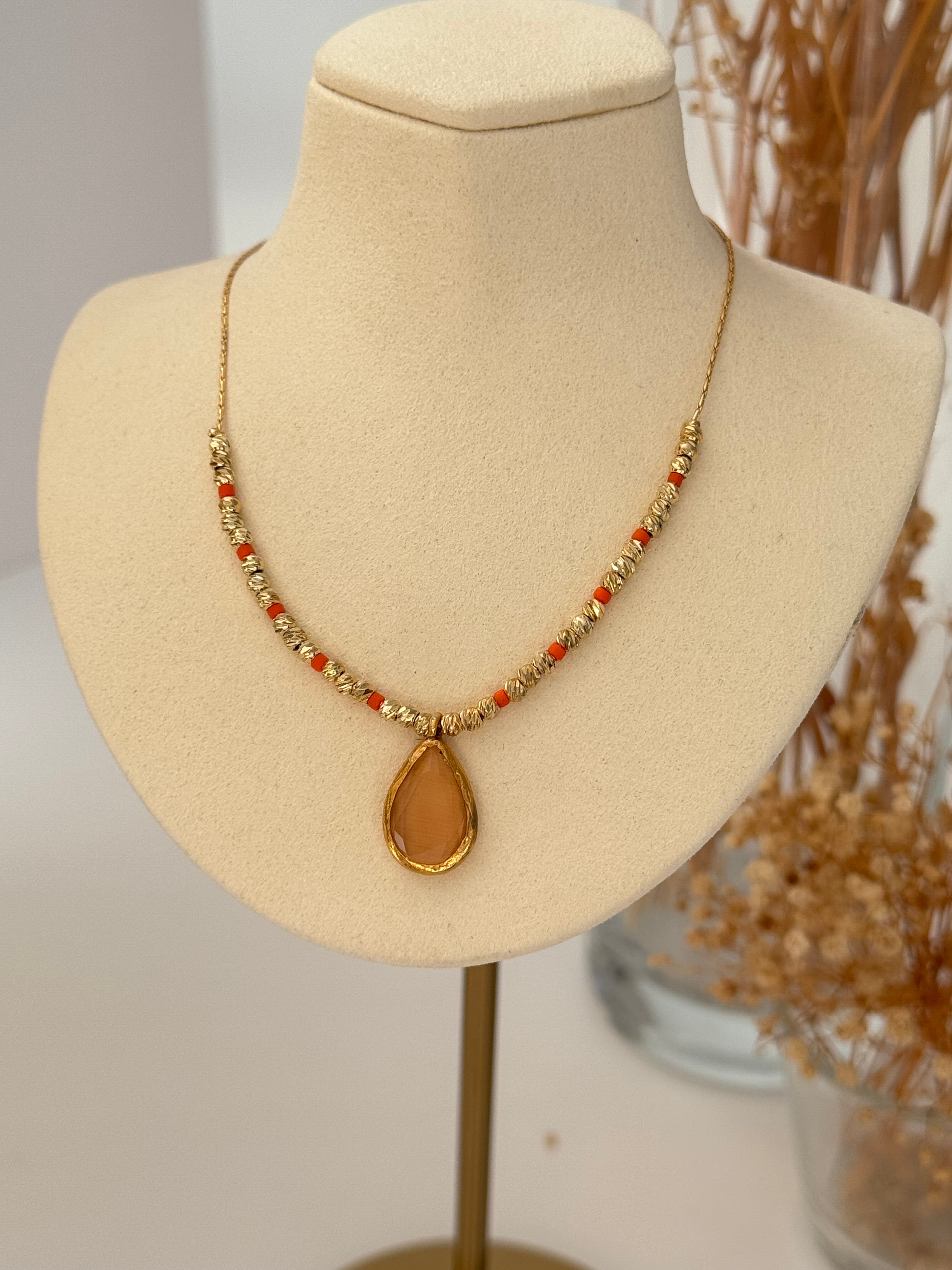 ARYAN SARI KRİSTAL TAŞLI ALTIN KAPLAMA DORİKA KOLYE