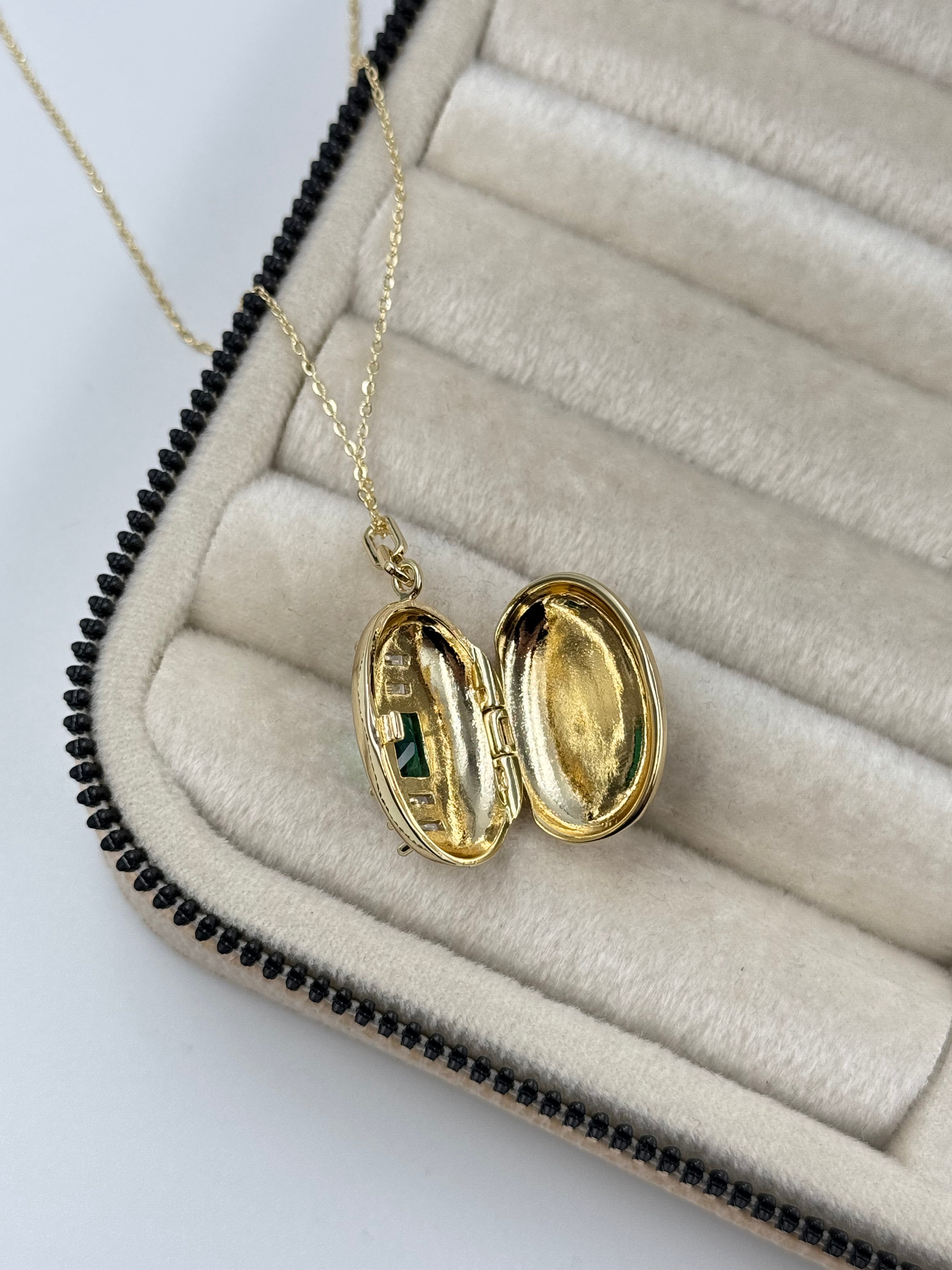 İTHAL KAPAKLI AÇILABİLİR RESİMLİKLİ YEŞİL TAŞLI UZUN GOLD KOLYE