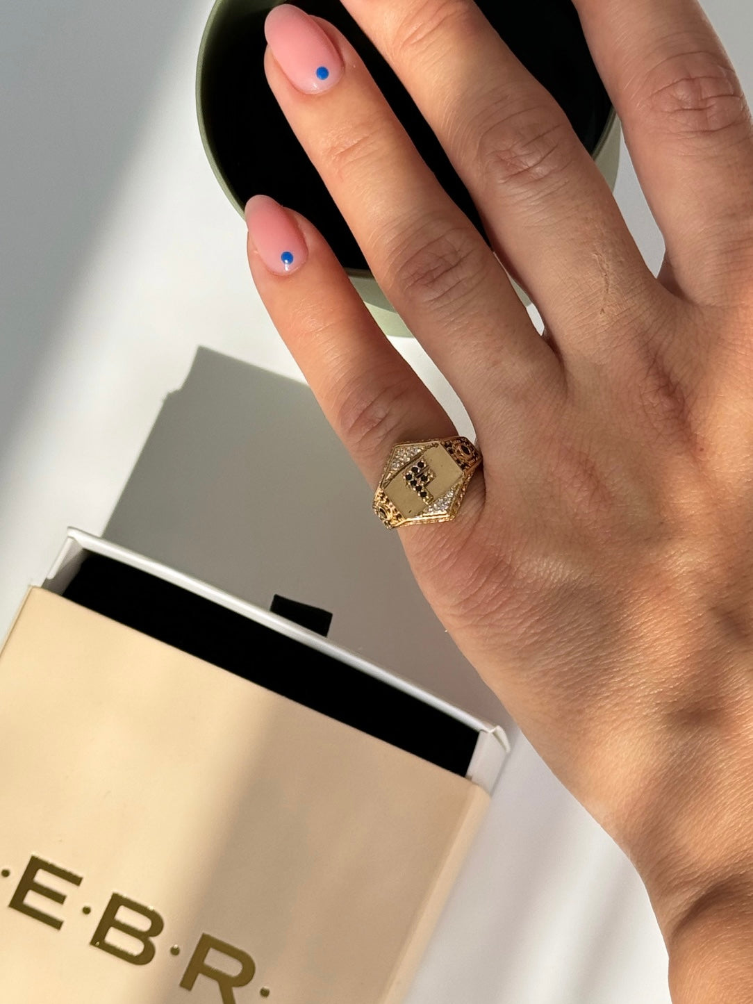 İTHAL F HARF AYARLANABİLİR GOLD SERÇE PARMAK YÜZÜK