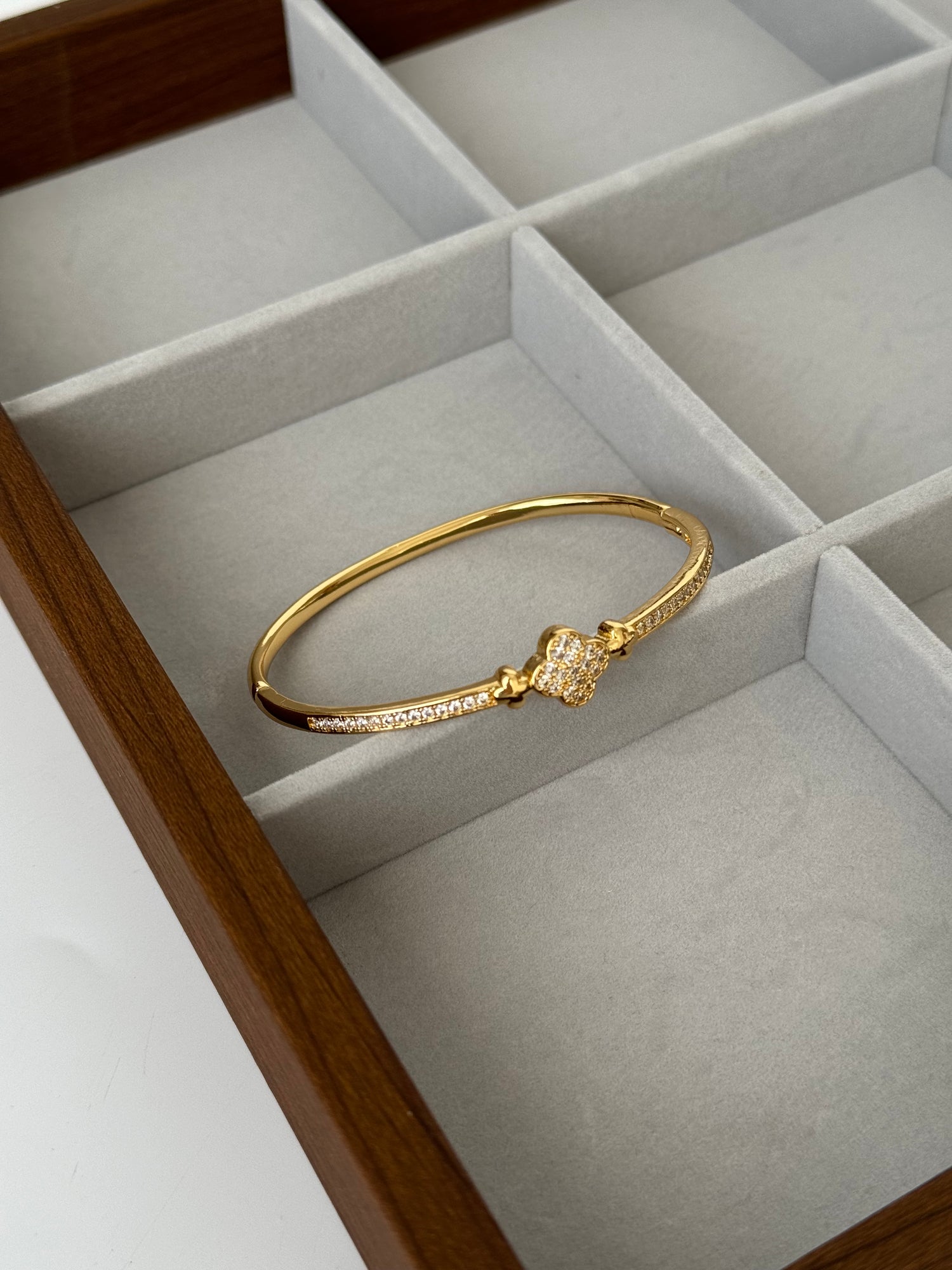 İTHAL MARKA MODEL GOLD KELEPÇE BİLEZİK