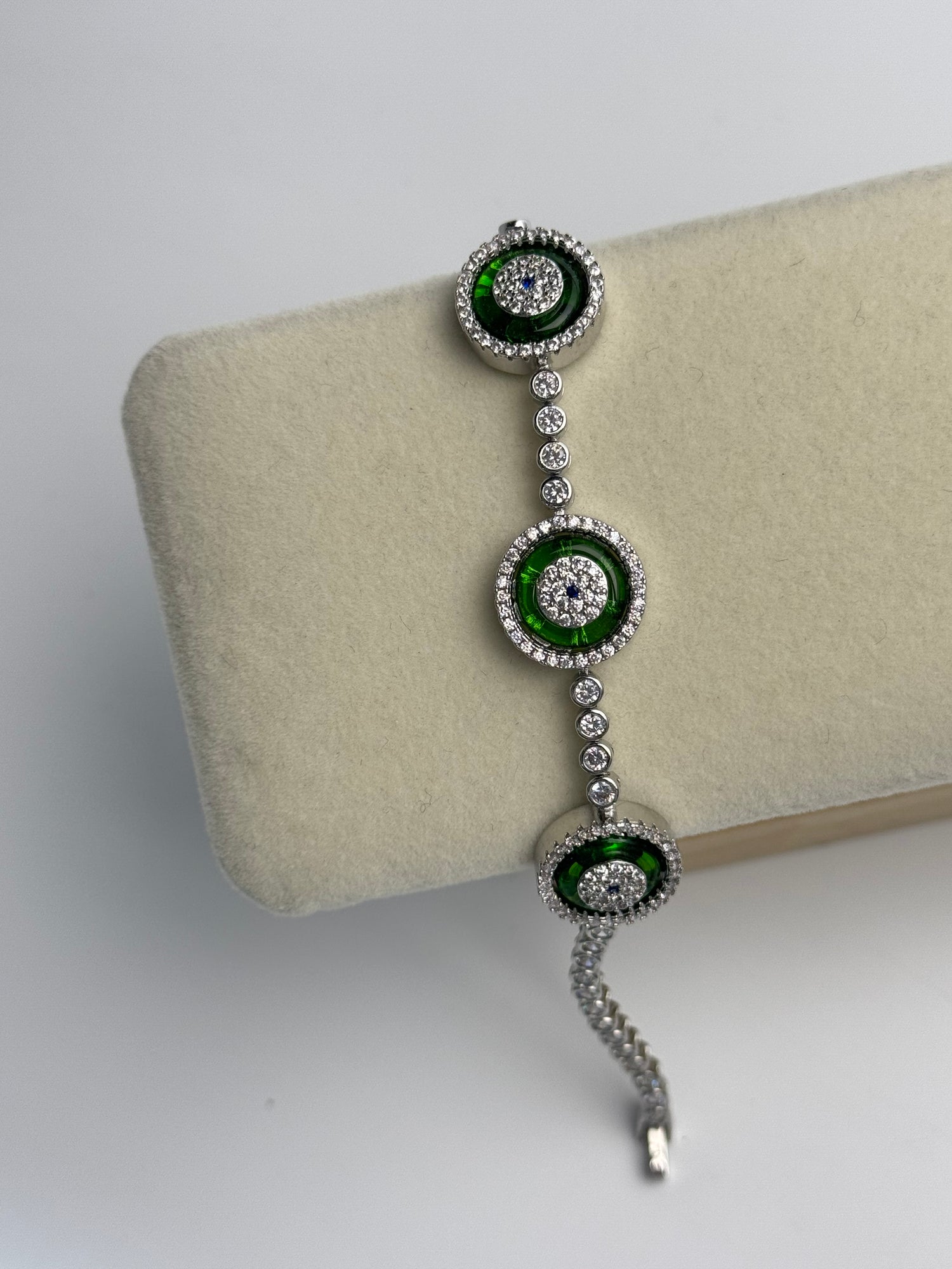 İTHAL SİLVER OVAL ÜÇLÜ ZİRKON TAŞLI YEŞİL CAMGÖZ BİLEKLİK