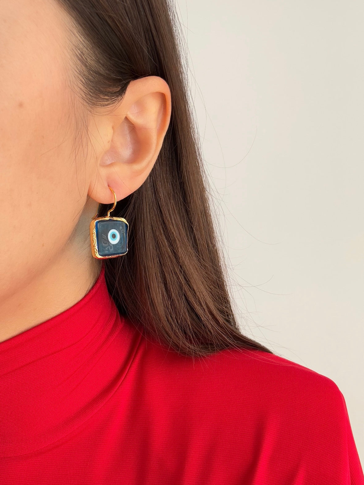 SELE MAVİ CAM NAZAR BONCUK DETAYLI ALTIN KAPLAMA KÜPE