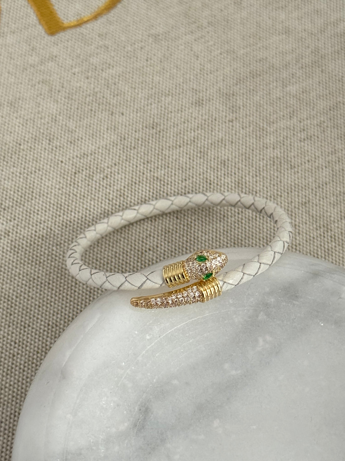 AVELİN YILAN DETAYLI BEYAZ DERİLİ BİLEKLİK