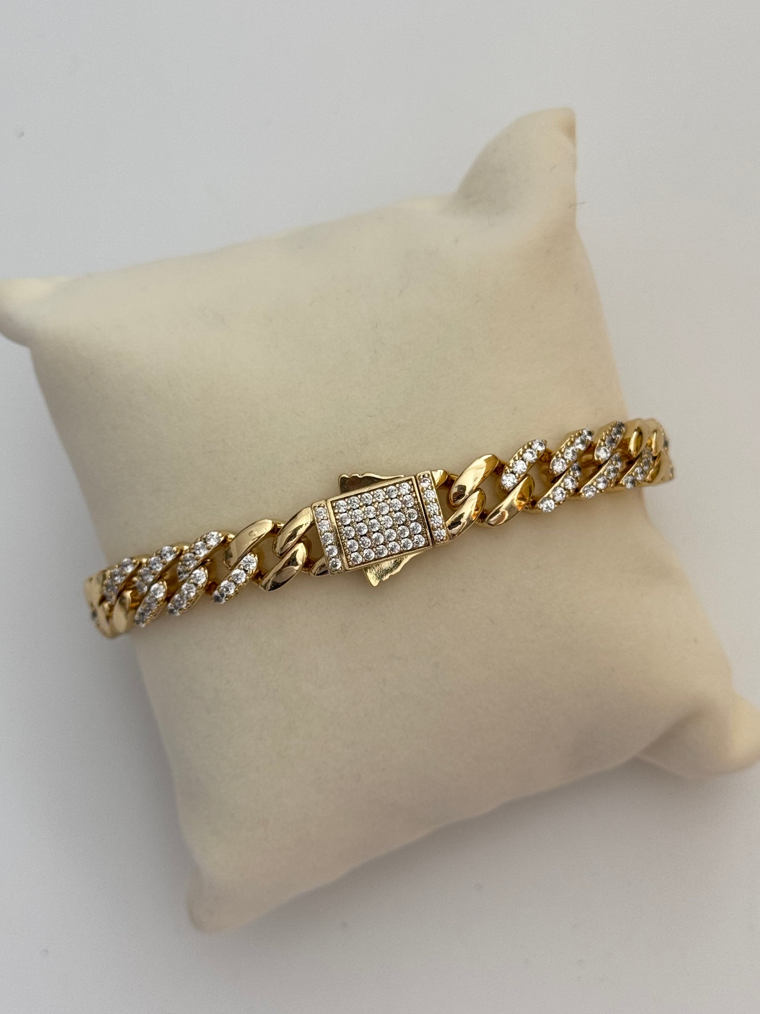 İTHAL TAŞ DETAYLI GURMET GOLD BİLEKLİK