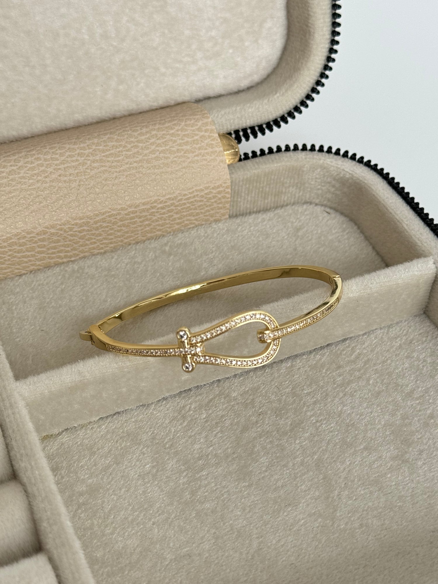 İTHAL TAŞLI GOLD KELEPÇE BİLEZİK