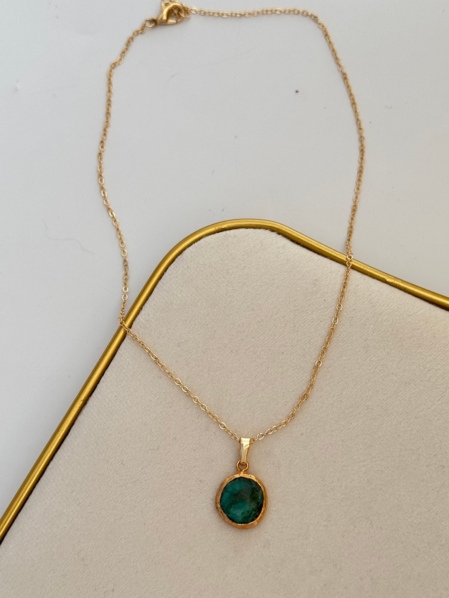 YEŞİL DOĞAL TAŞLI ALTIN KAPLAMA KOLYE