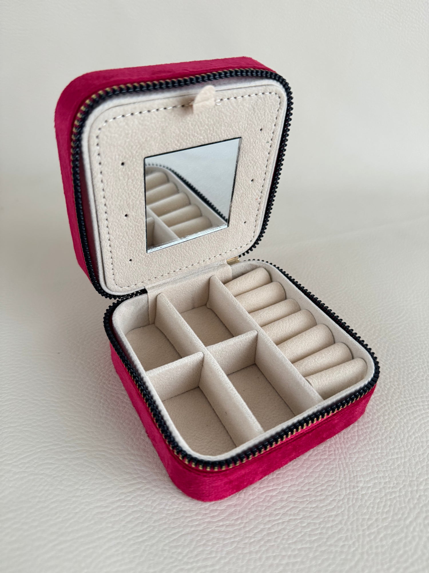 İTHAL KIRMIZI RENKLİ TAKI KUTUSU