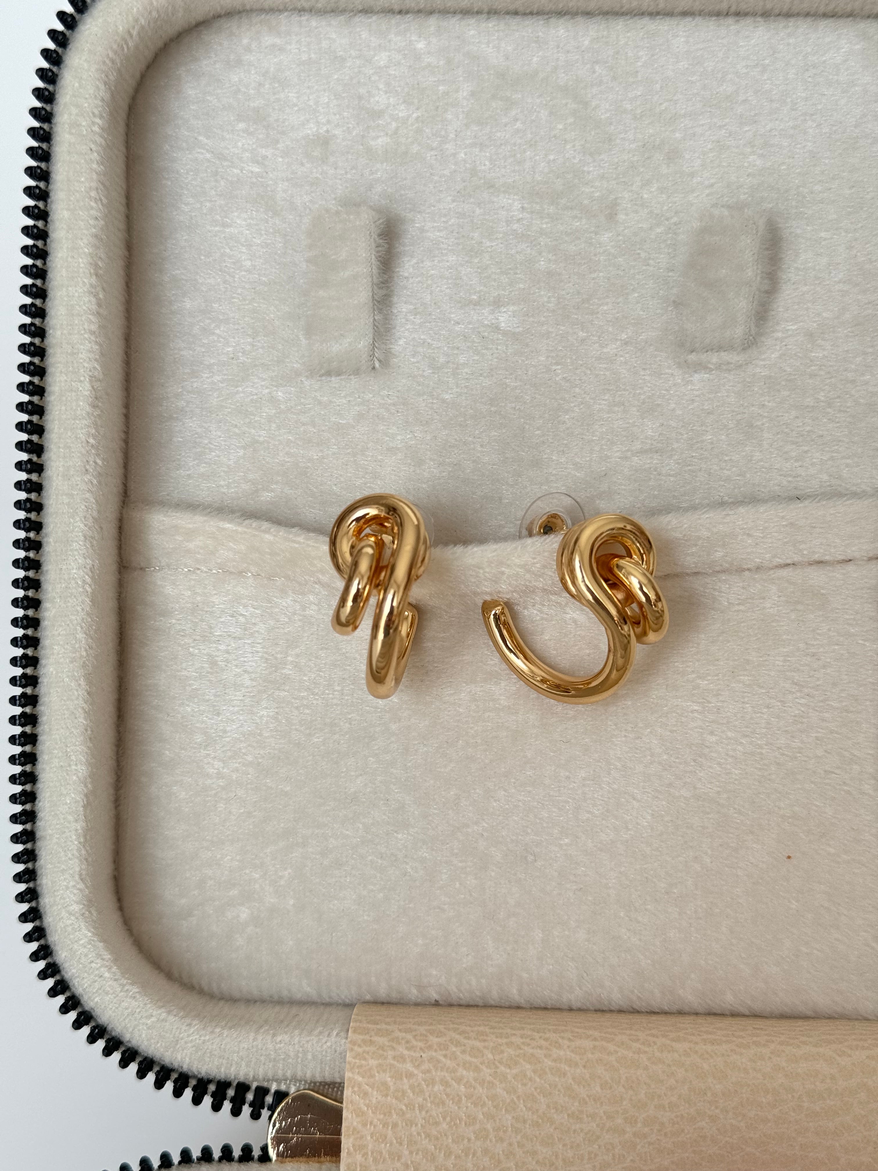 İTHAL DETAYLI GOLD HALKA KÜPE