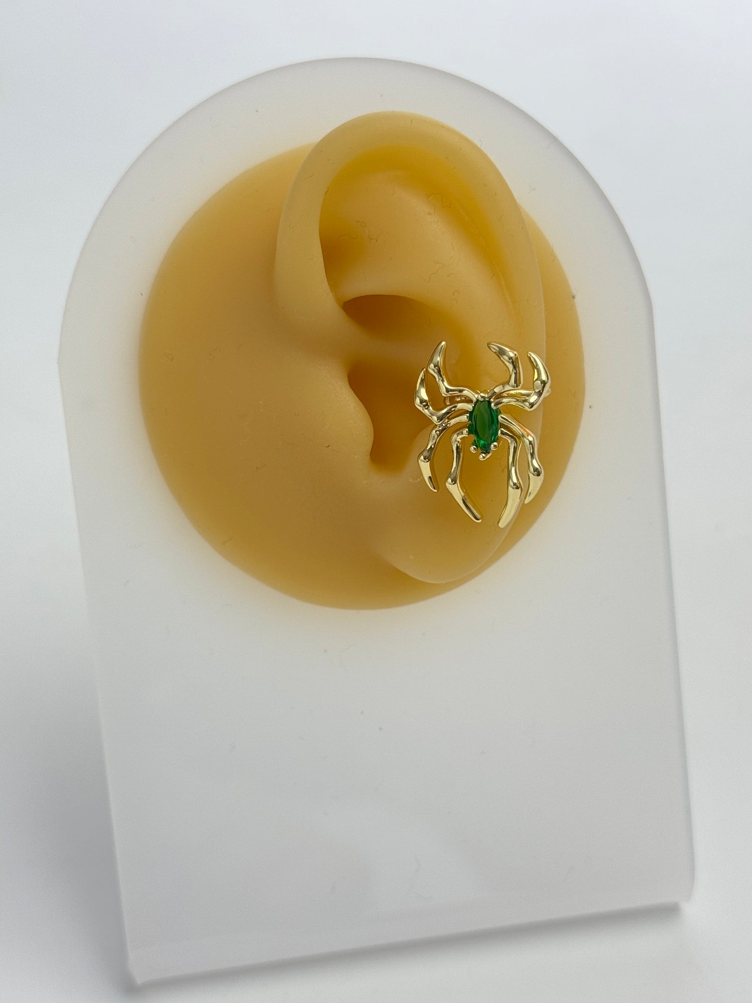 İTHAL ÖRÜMCEK DETAYLI YEŞİL TAŞLI GOLD KIKIRDAK KÜPE EARCUFF