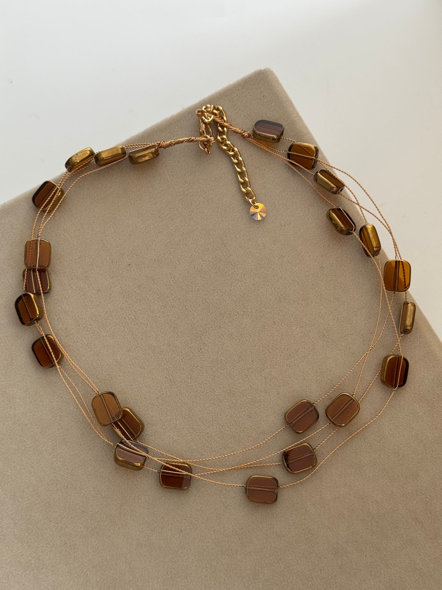 VARA KAHVERENGİ KARE TAŞLI GOLD KOLYE