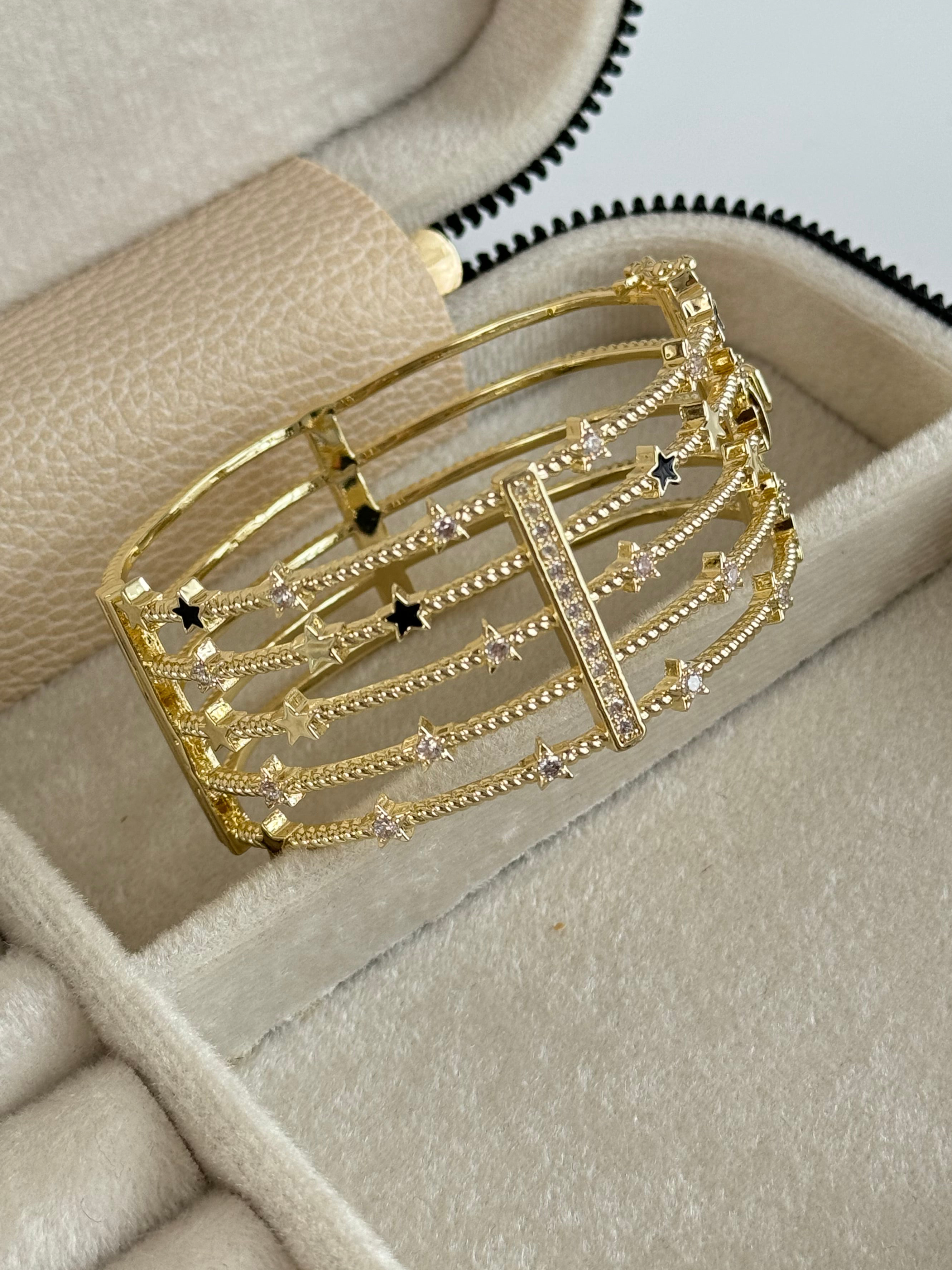 İTHALYILDIZ DETAYLI GOLD KELEPÇE BİLEZİK BİLEKLİK