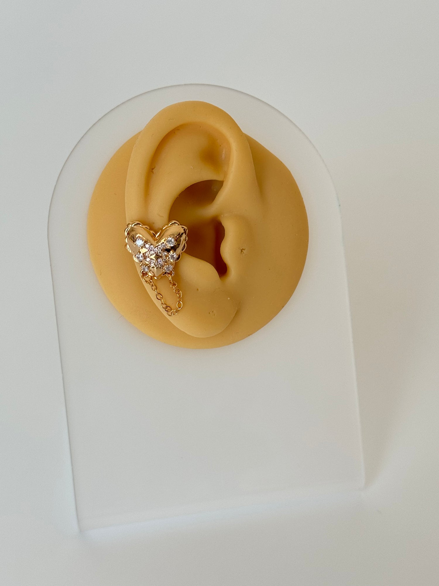 İTHAL KALPLİ GOLD SAĞ KULAK KIKIRDAK KÜPE EARCUFF