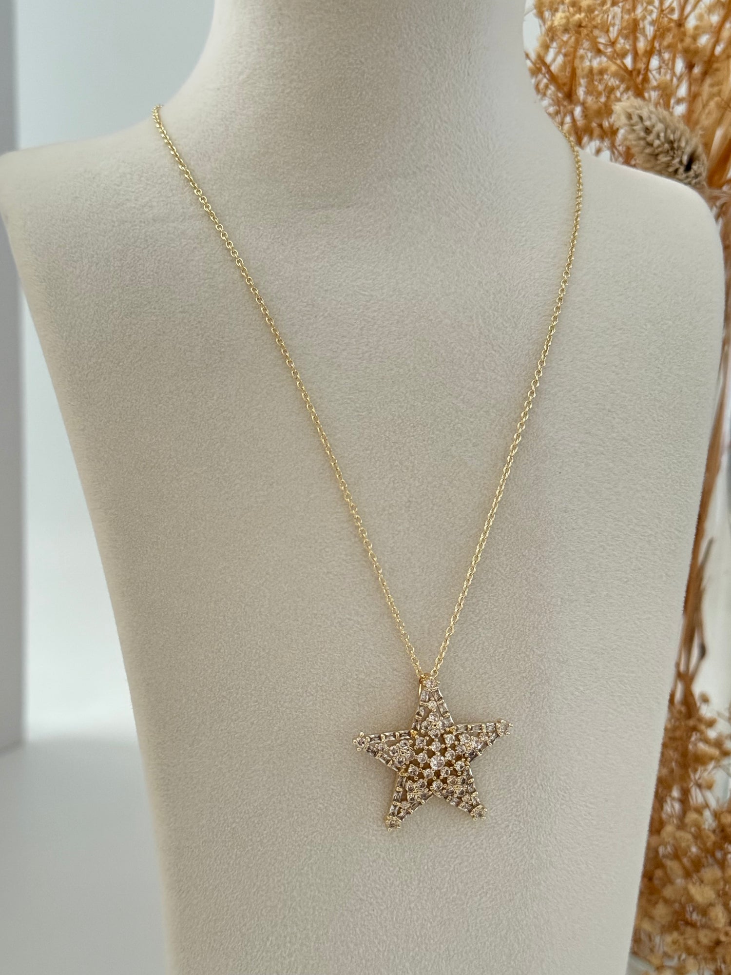 İTHAL YILDIZ DETAYLI UZUN GOLD KOLYE