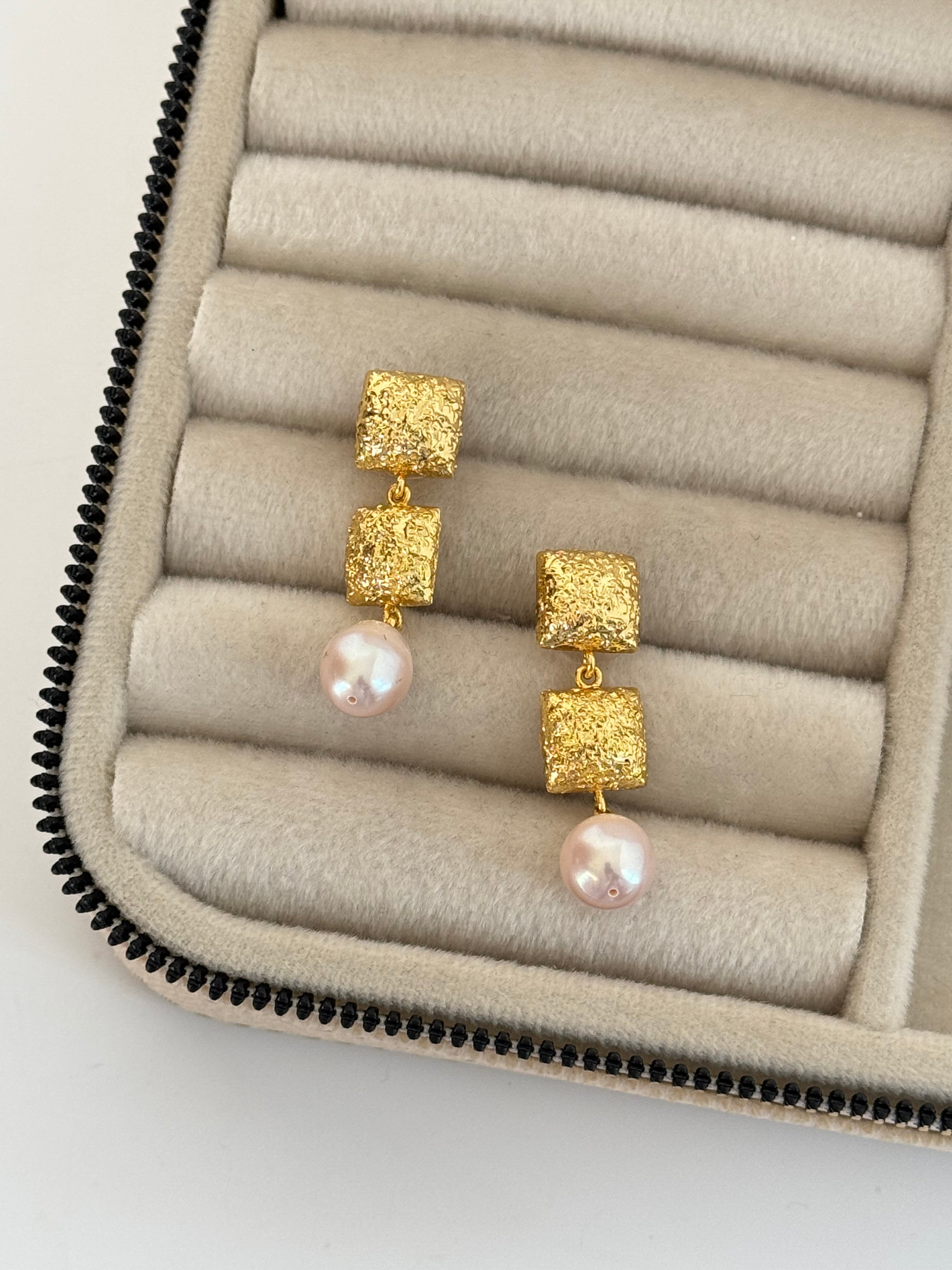 İNCİ DETAYLI ALTIN KAPLAMA KÜPE