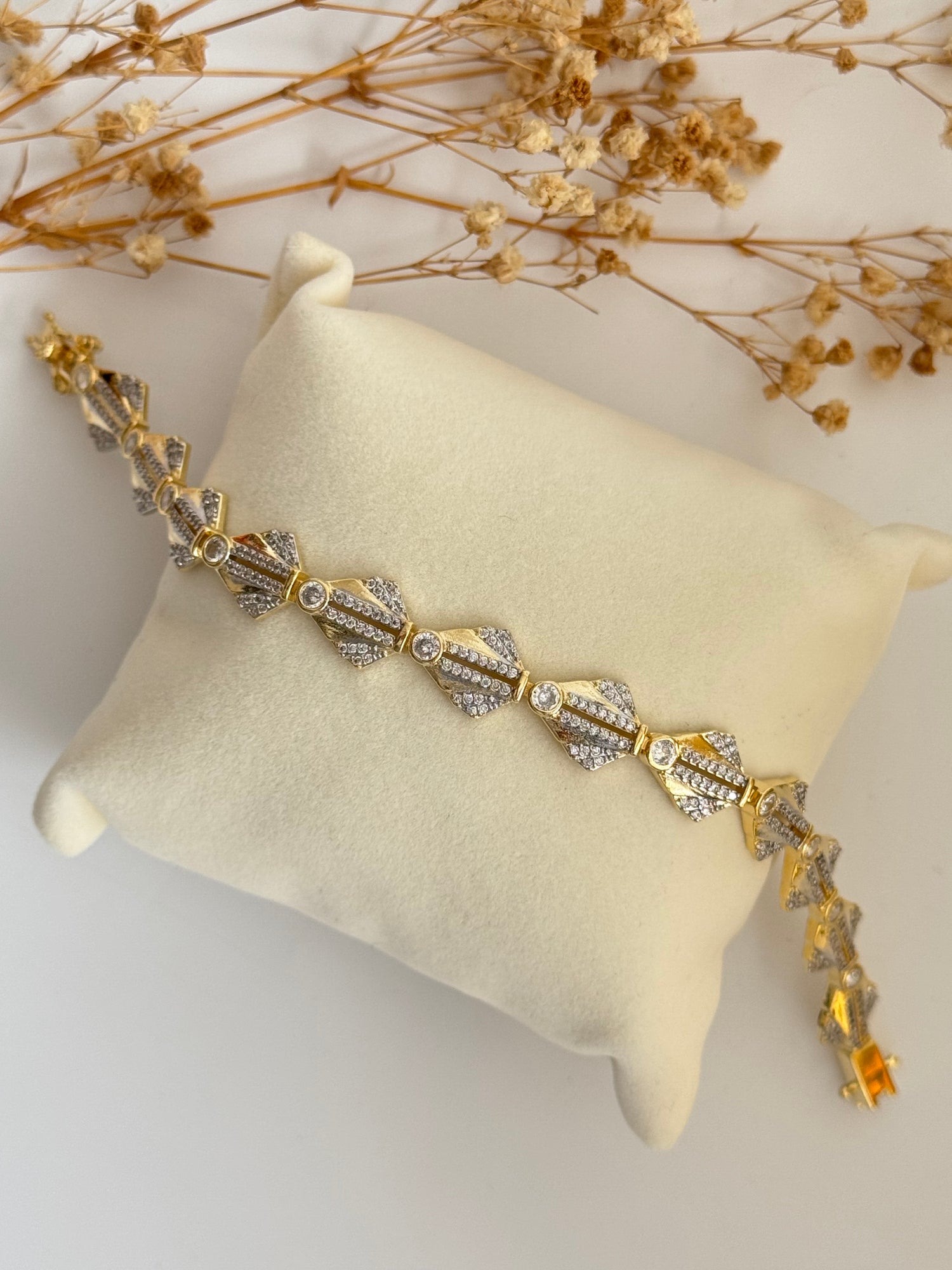 İTHAL TAŞ DETAYLI GOLD BİLEKLİK