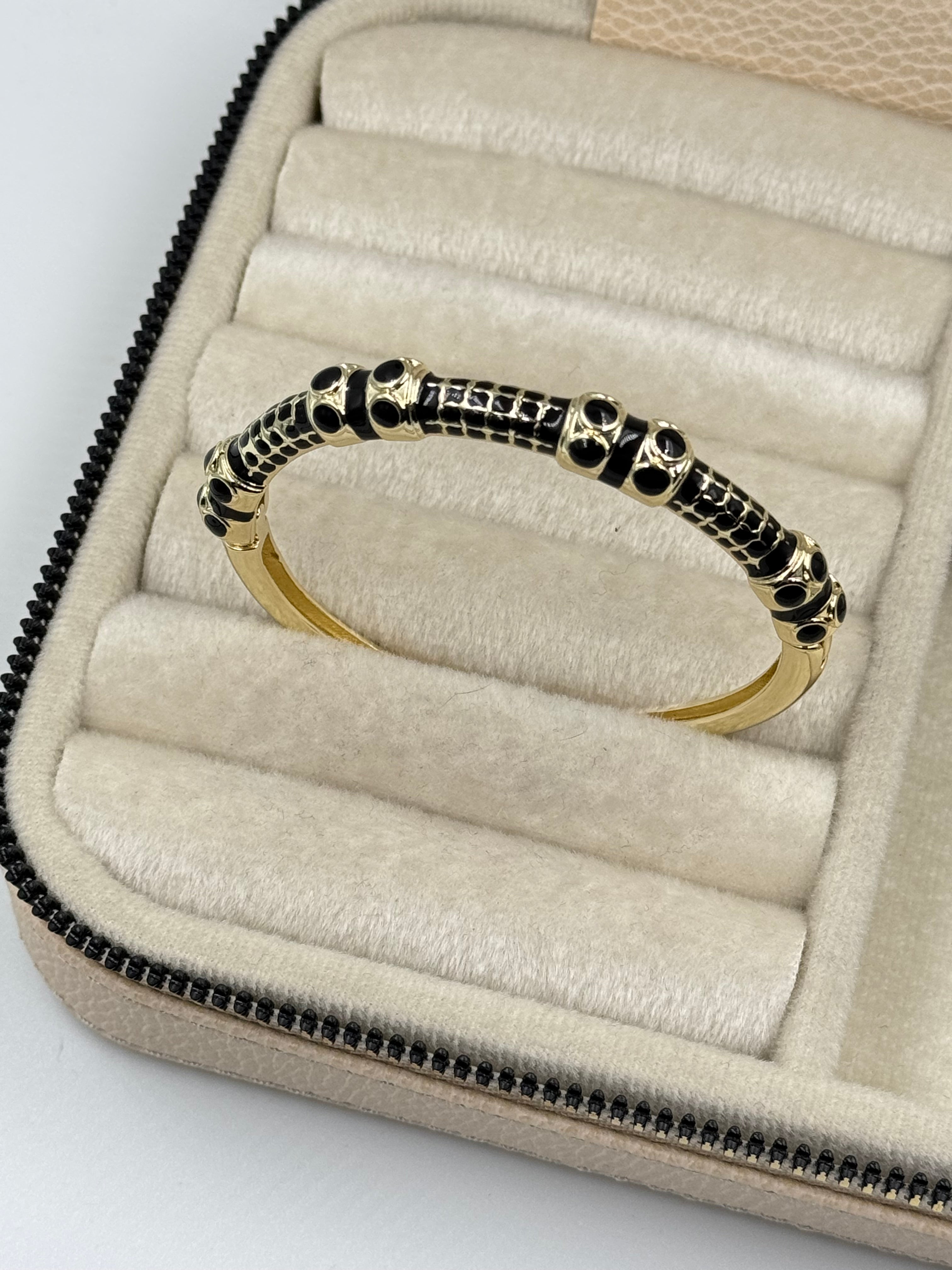 İTHAL SİYAH MİNELİ TAŞ DETAYLI GOLD KELEPÇE BİLEZİK