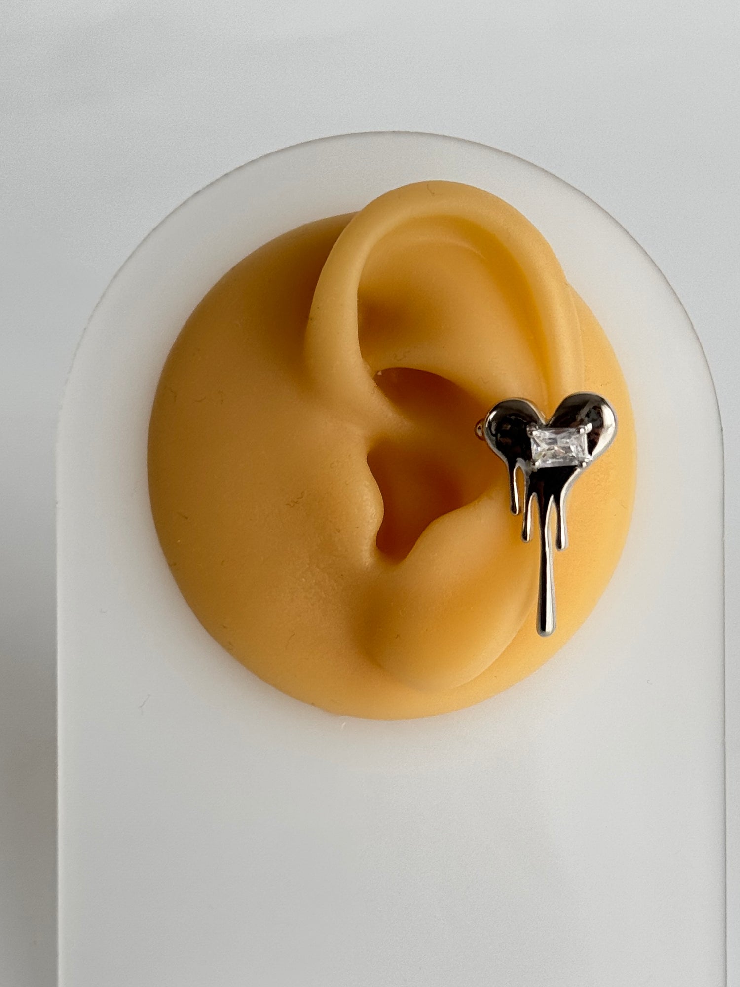 İTHAL KALP DETAYLI SİLVER KIKIRDAK KÜPE EARCUFF