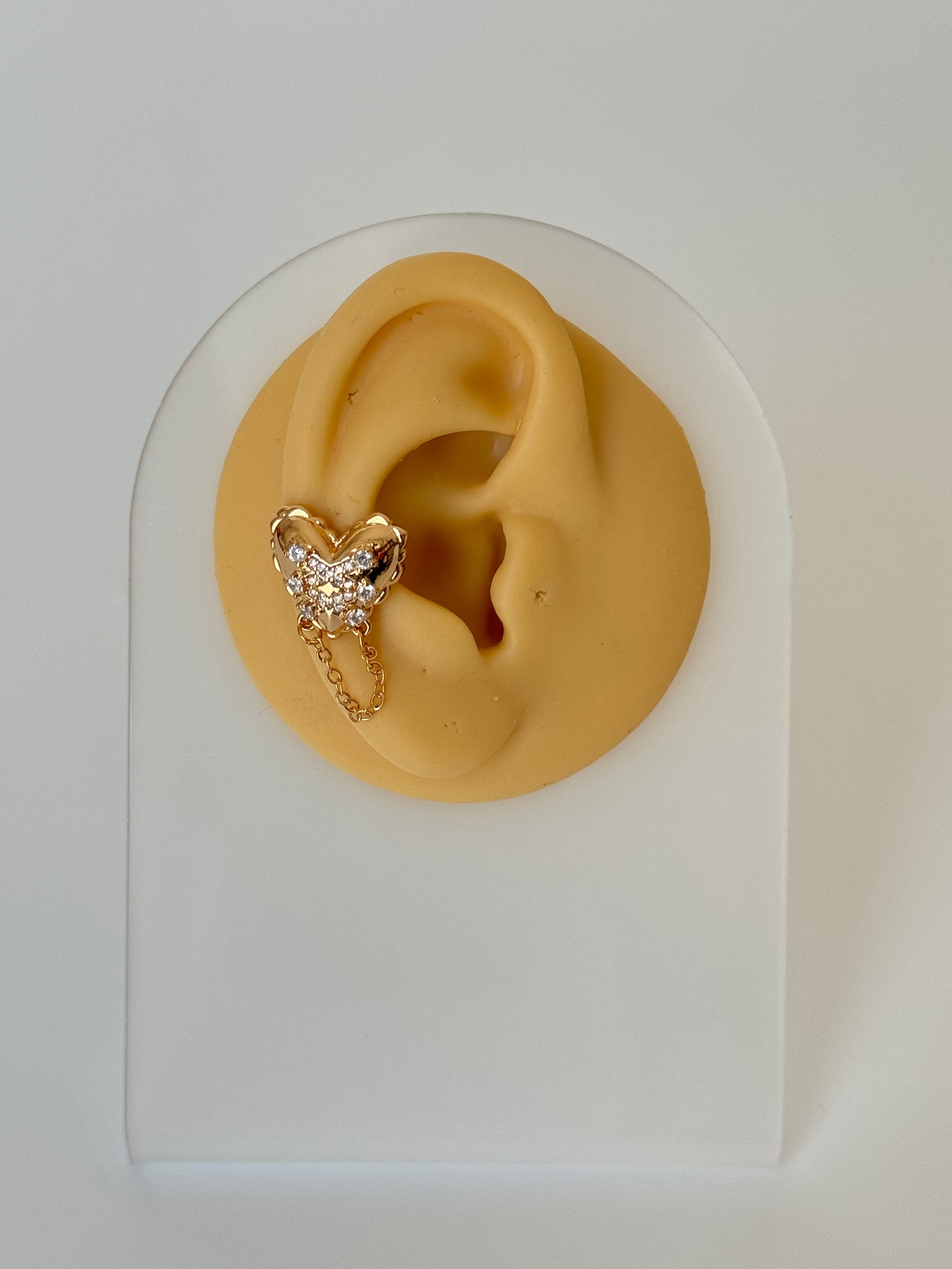 İTHAL KALPLİ GOLD SAĞ KULAK KIKIRDAK KÜPE EARCUFF