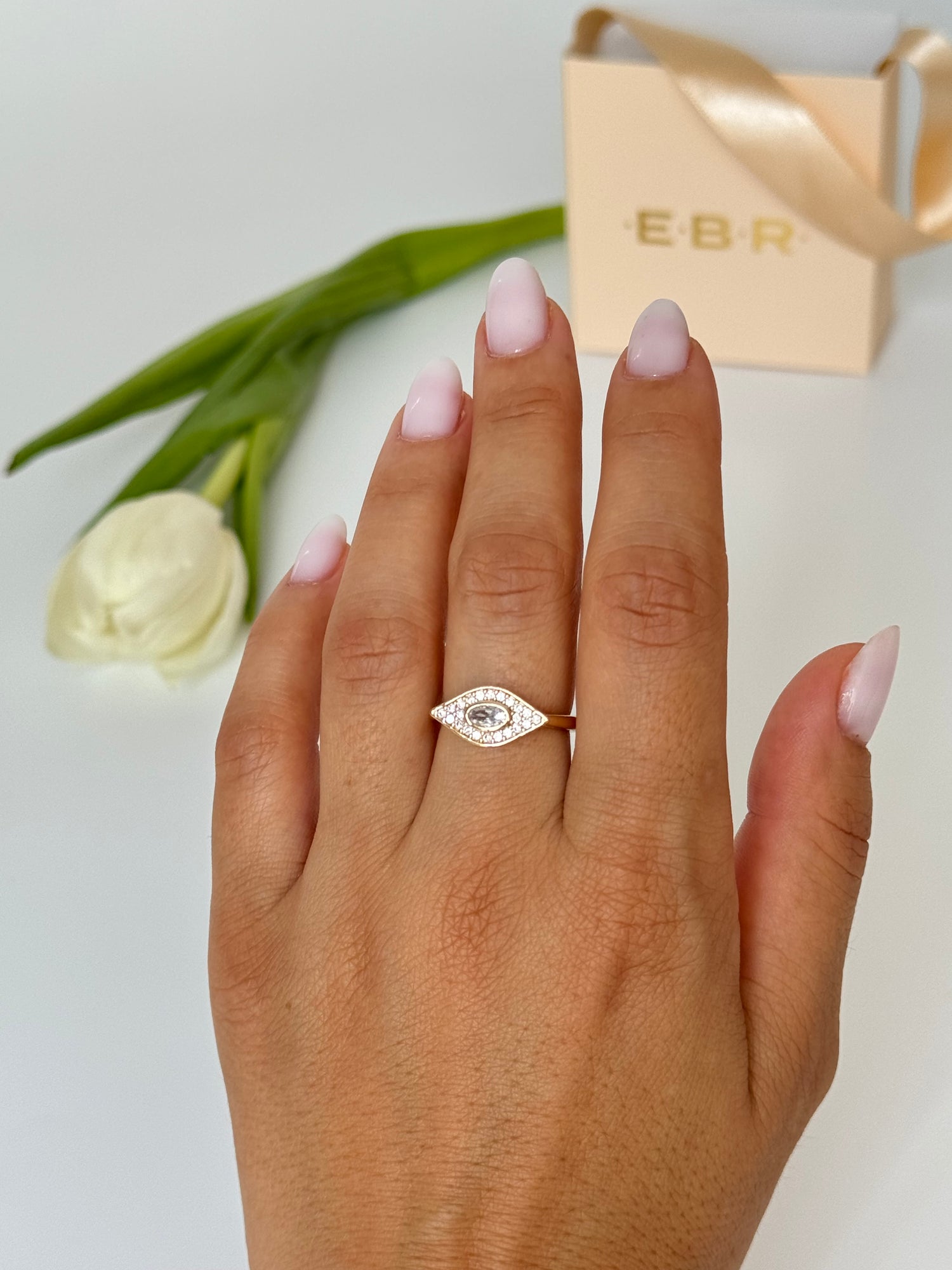 İTHAL GÖZ DETAYLI TAŞLI GOLD AYARLANABİLİR YÜZÜK