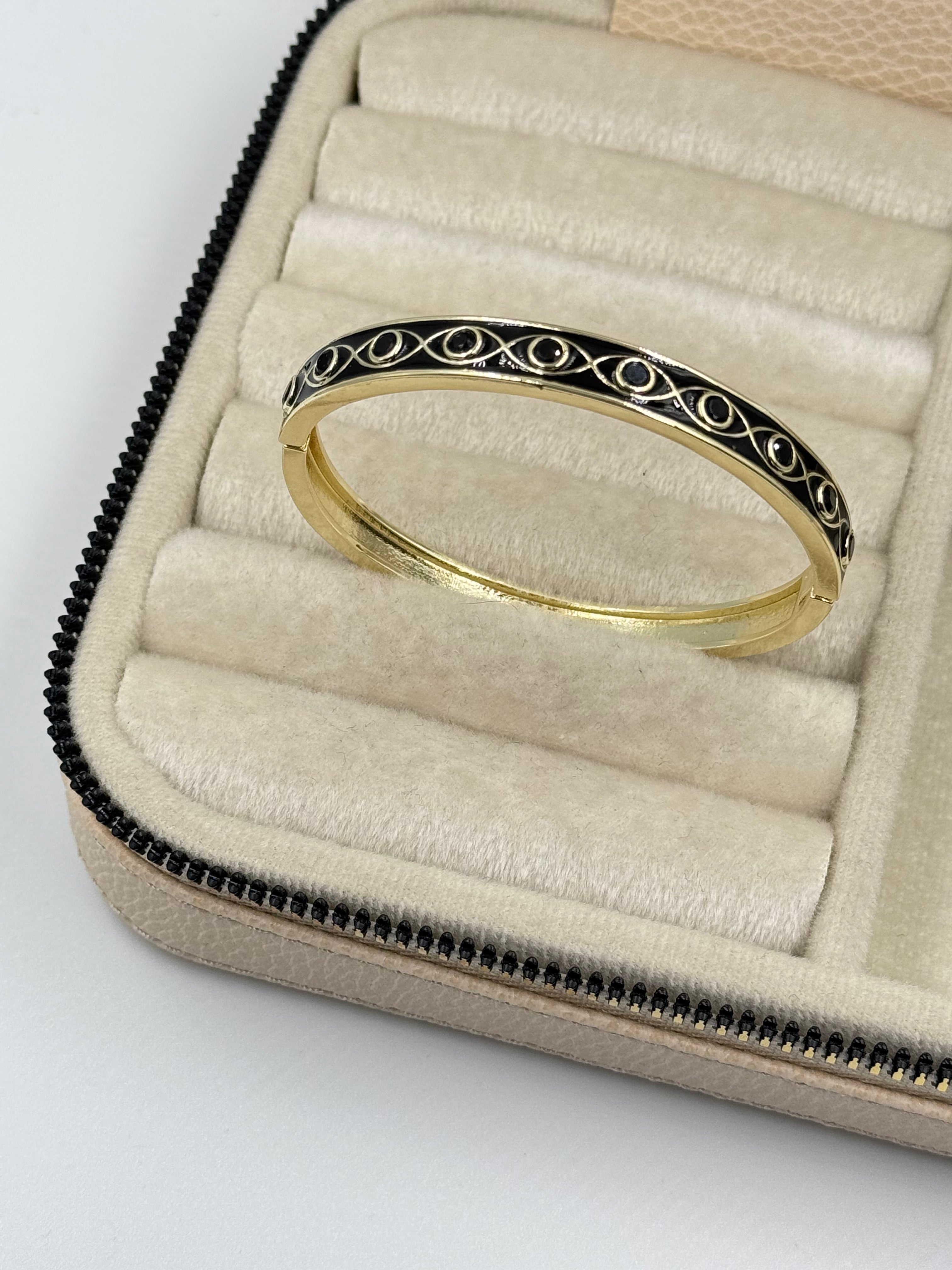 İTHAL SİYAH MİNELİ TAŞ DETAYLI GOLD KELEPÇE BİLEZİK