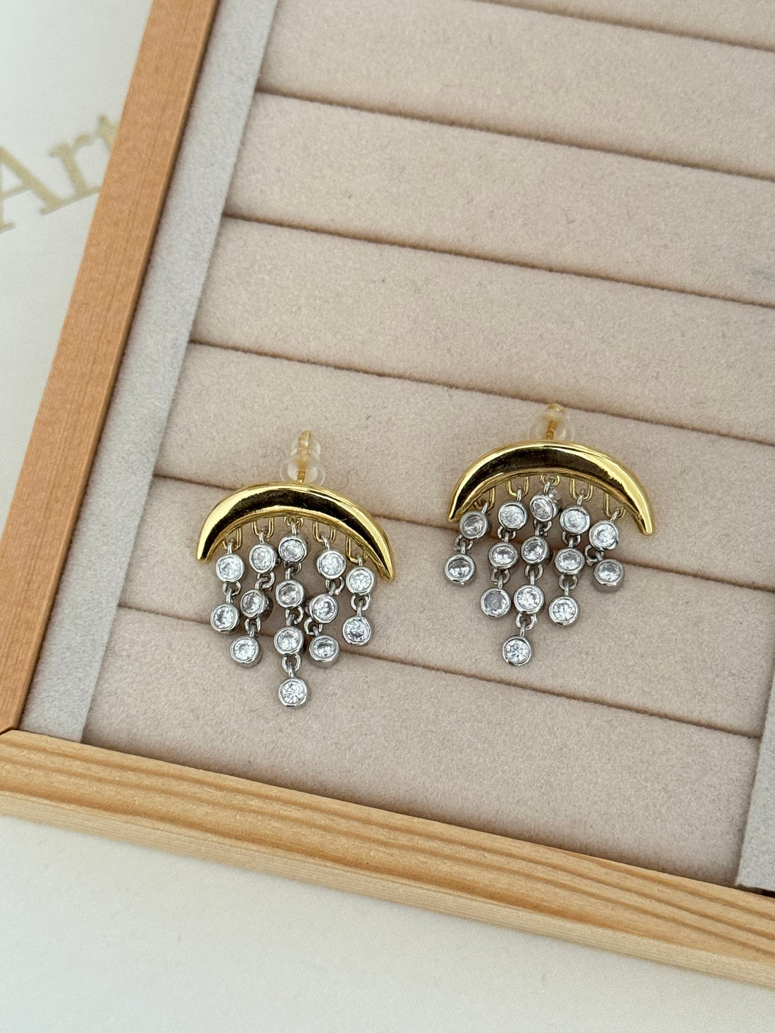 LUVE TAŞLI SALLANTILI GOLD KÜPE