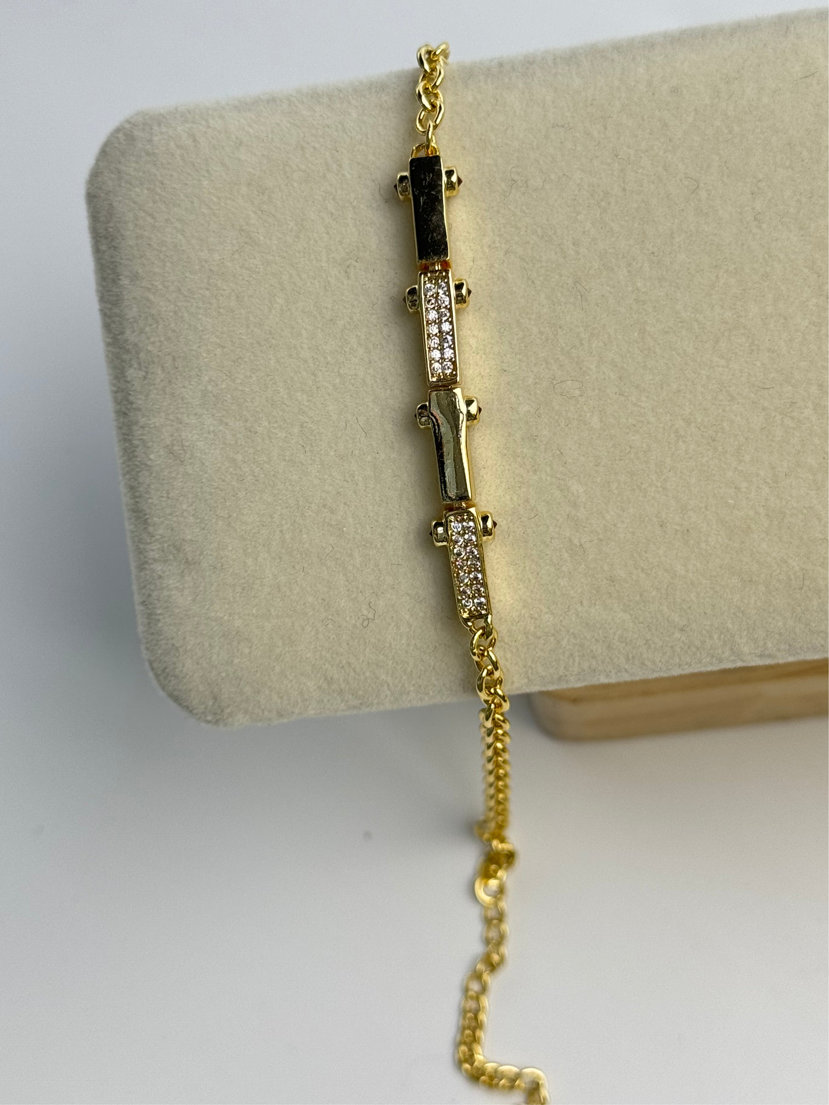 AVİN TAŞ DETAYLI GOLD BİLEKLİK