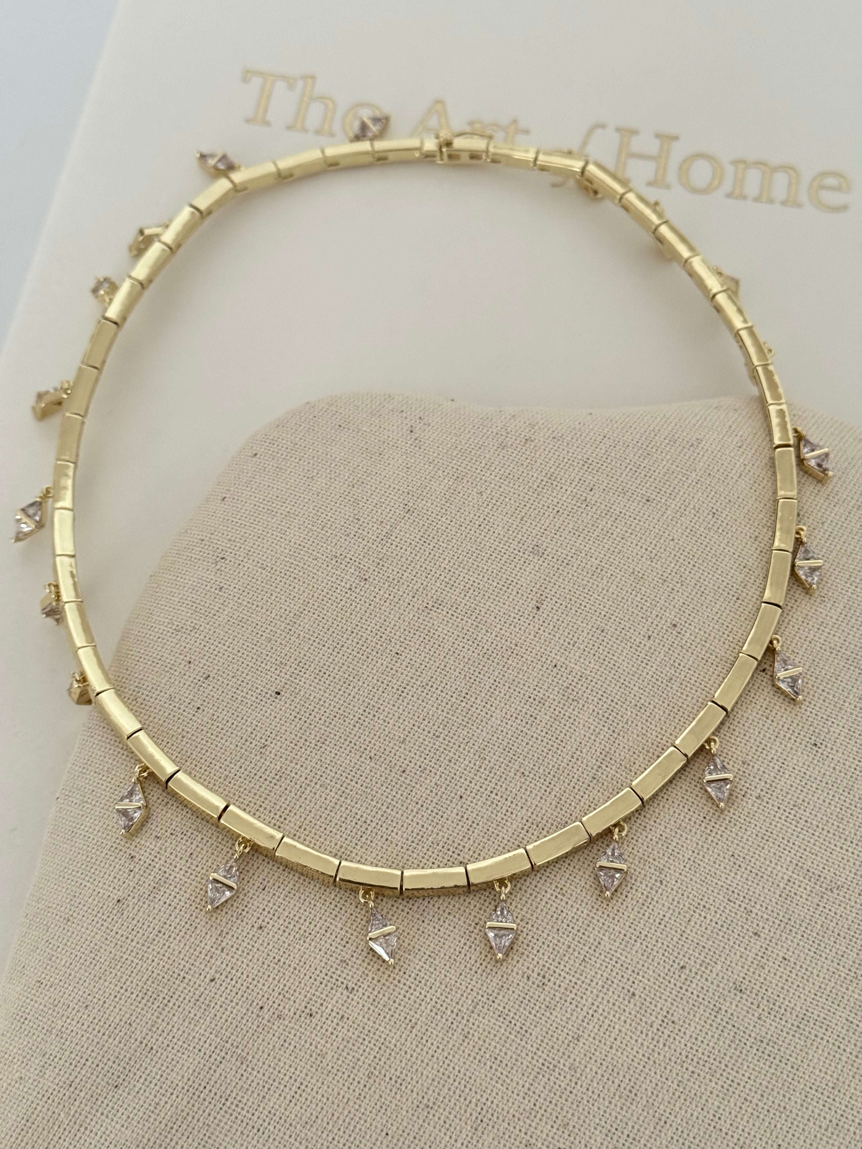 COLETTE ÜÇGEN TAŞ DETAYLI GOLD KOLYE