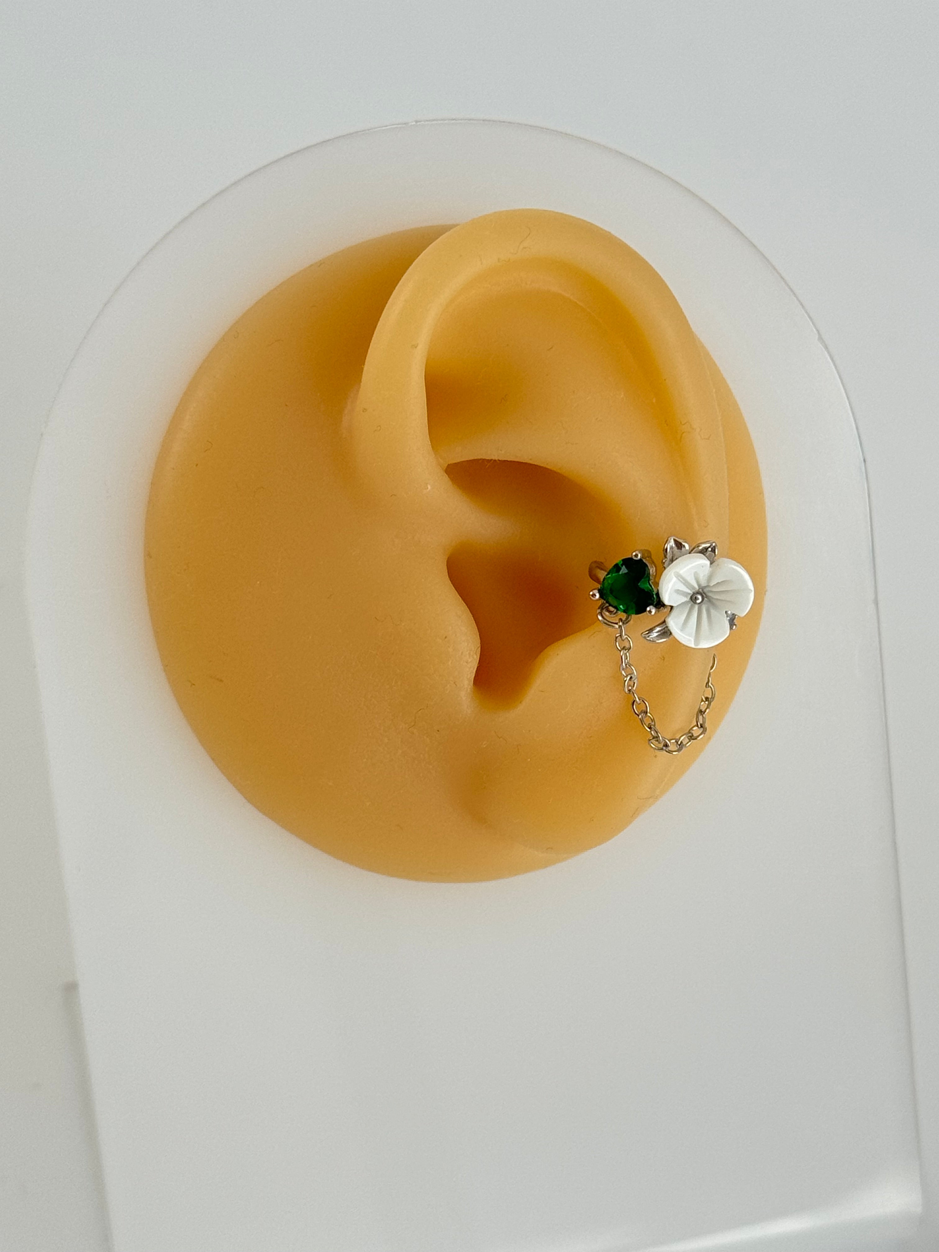 İTHAL ÇİÇEK DETAYLI YEŞİL KALP TAŞLI SİLVER SOL KULAK KIKIRDAK KÜPE EARCUFF