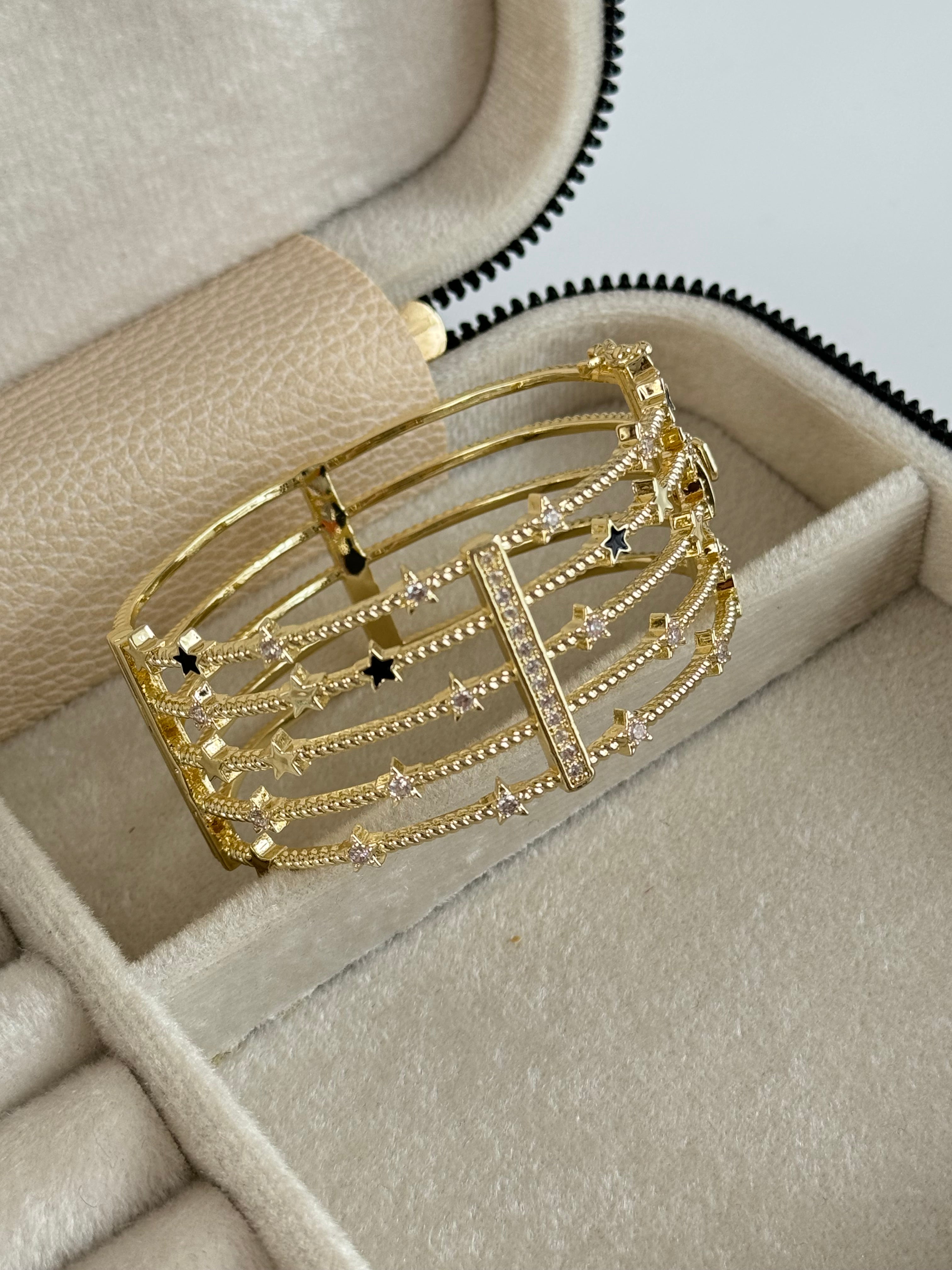 İTHALYILDIZ DETAYLI GOLD KELEPÇE BİLEZİK BİLEKLİK