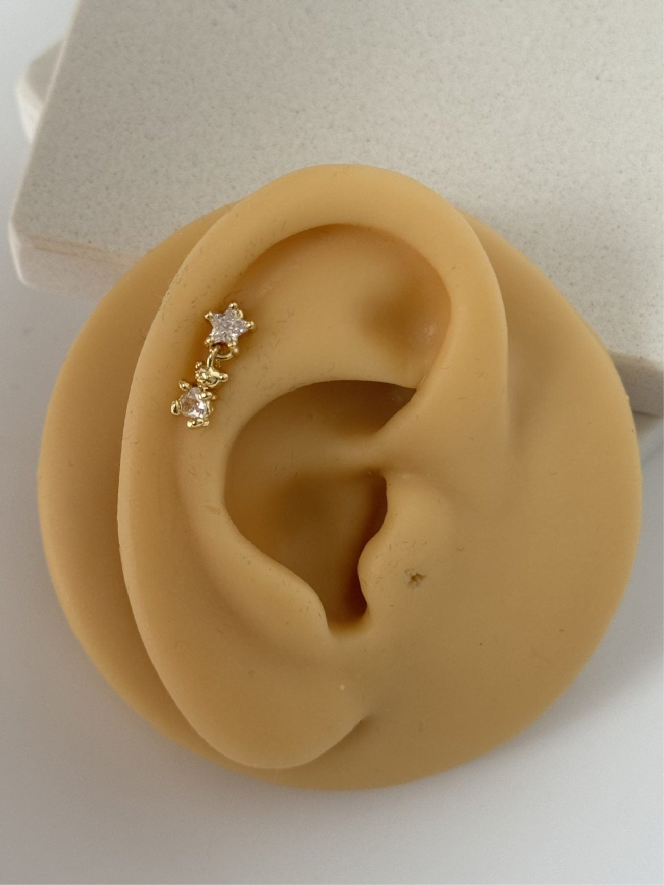 AYICIK DETAYLI SALLANTILI TRAGUS PİERCİNG