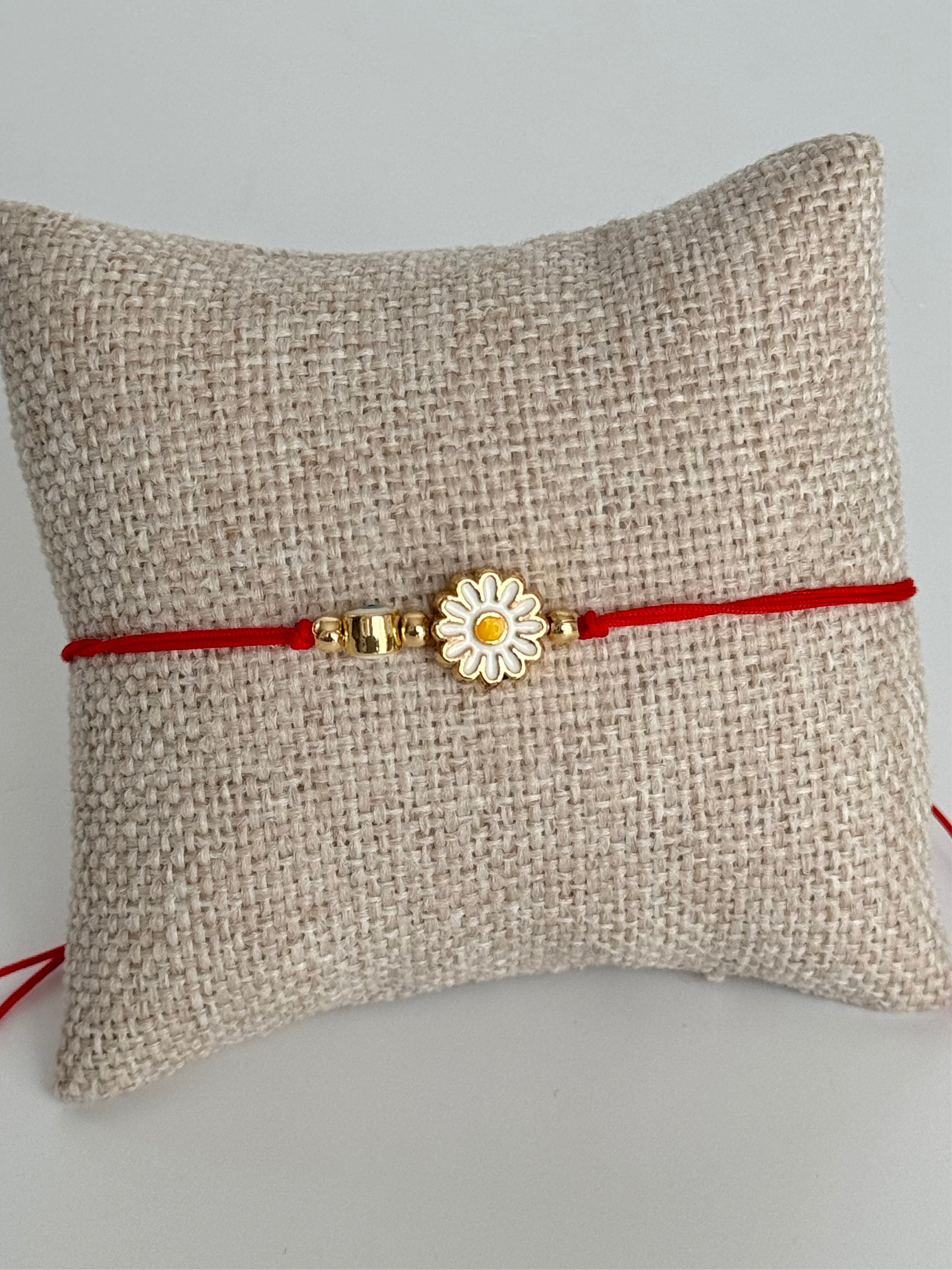 İTHAL PAPATYA DETAYLI KIRMIZI İPLİ HALHAL BİLEKLİK