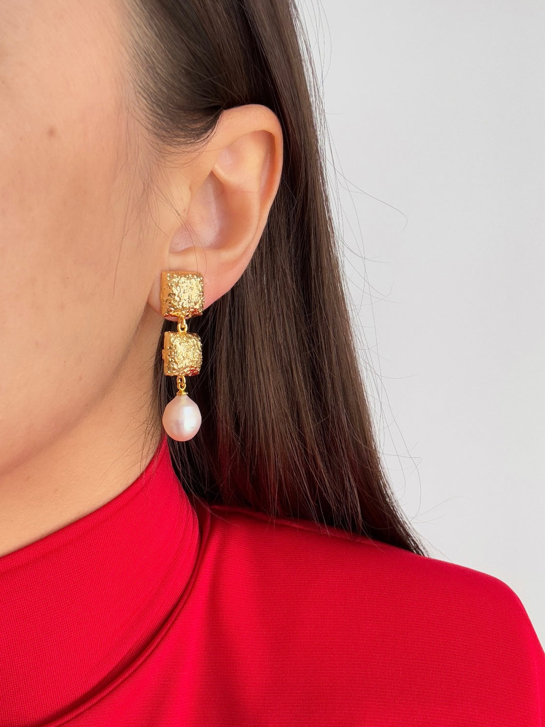 İNCİ DETAYLI ALTIN KAPLAMA KÜPE