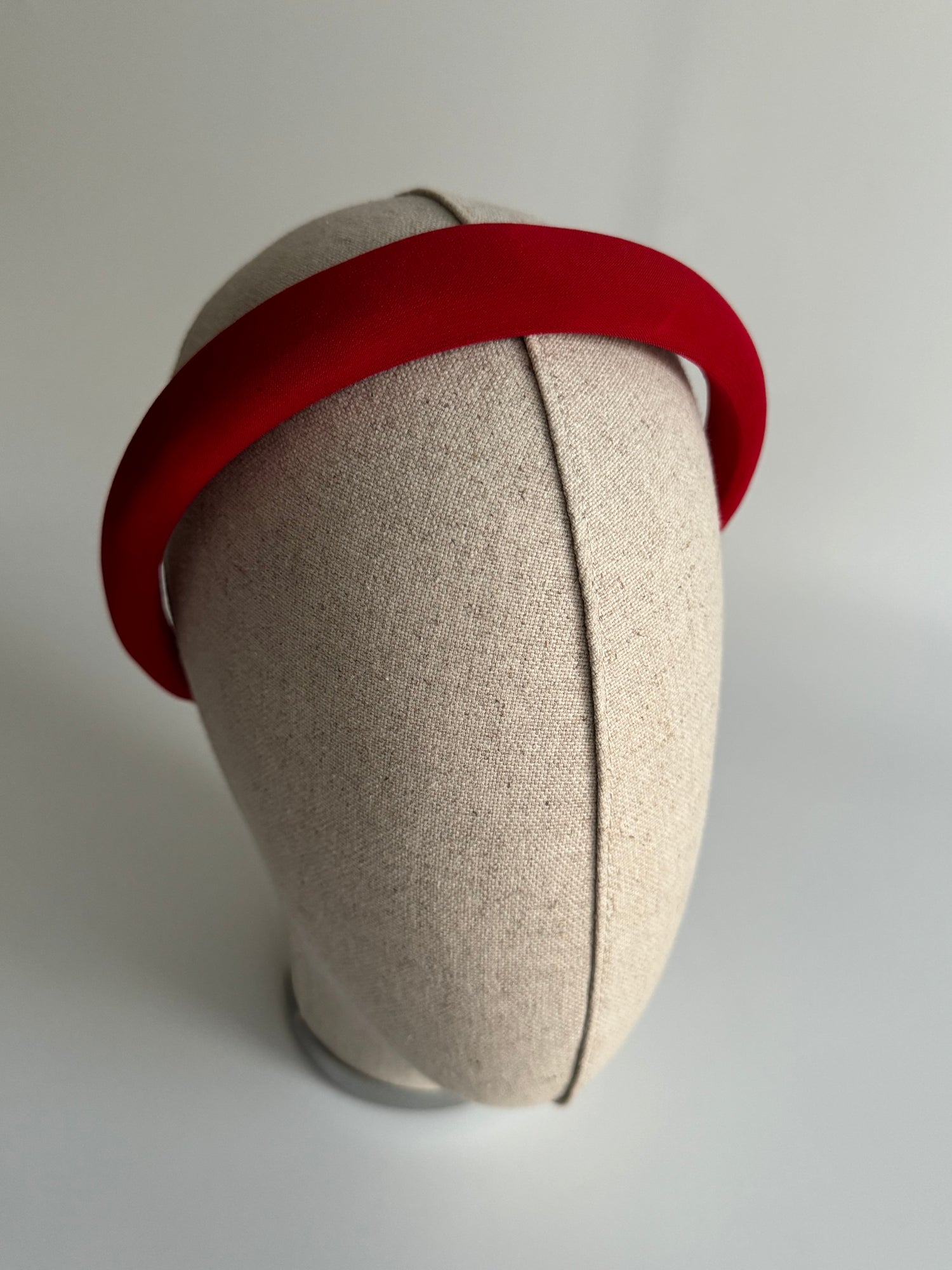 KIRMIZI SATEN İNCE MODEL TAÇ