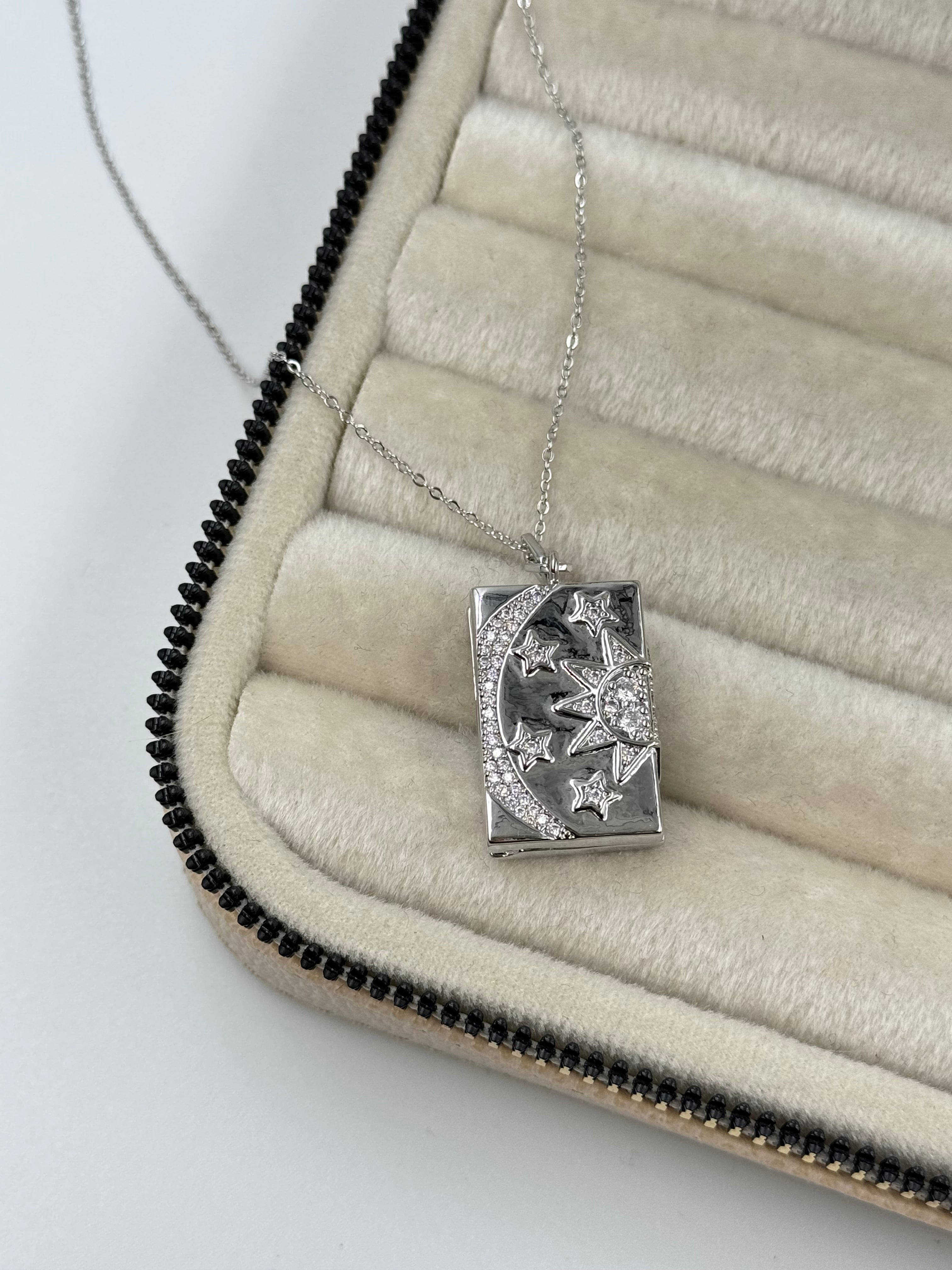 İTHAL KAPAKLI AÇILABİLİR RESİMLİKLİ TAŞLI UZUN GOLD KOLYE