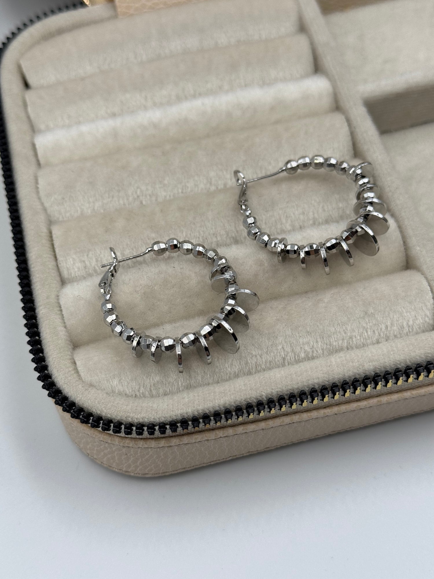 İTHAL PUL DETAYLI SİLVER HALKA KÜPE