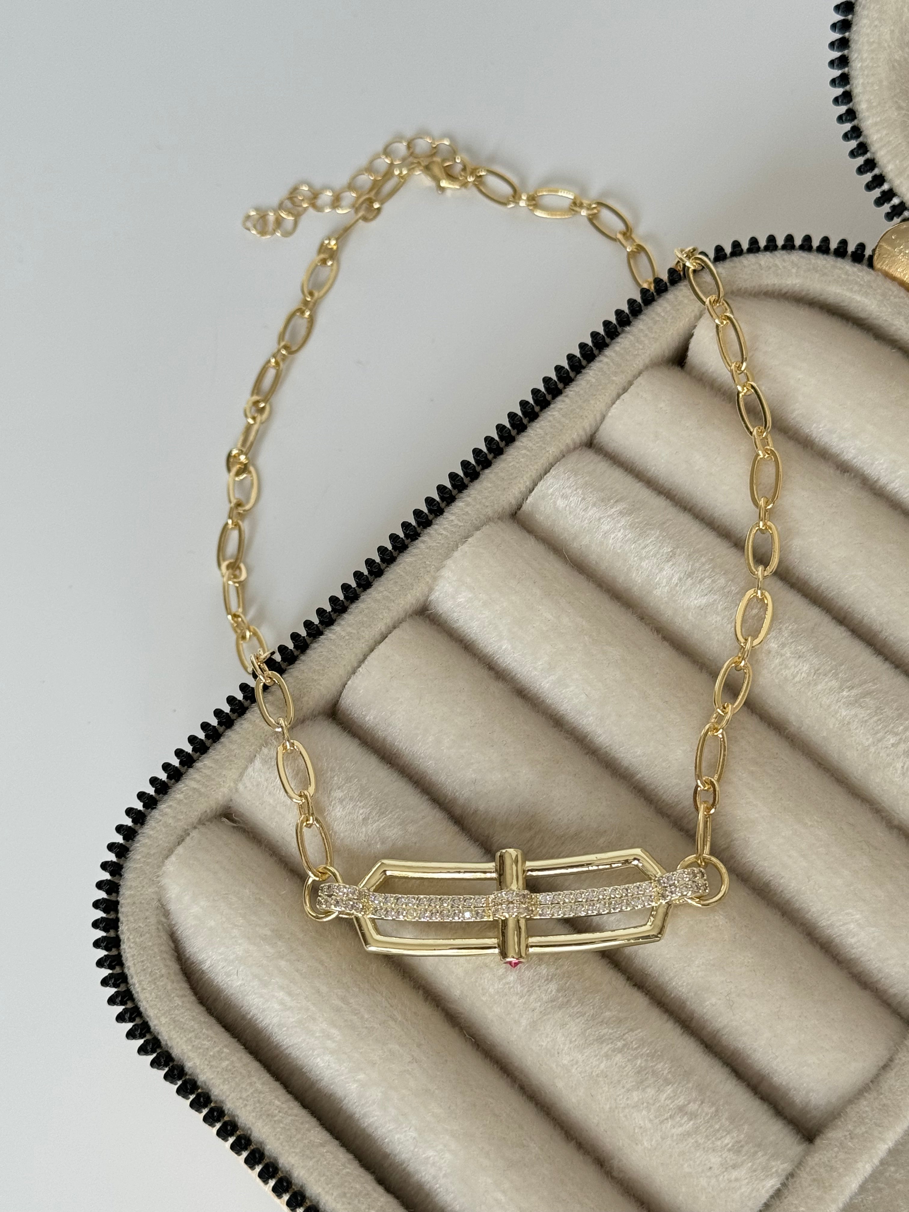 İTHAL DETAYLI GOLD CHOKER KOLYE