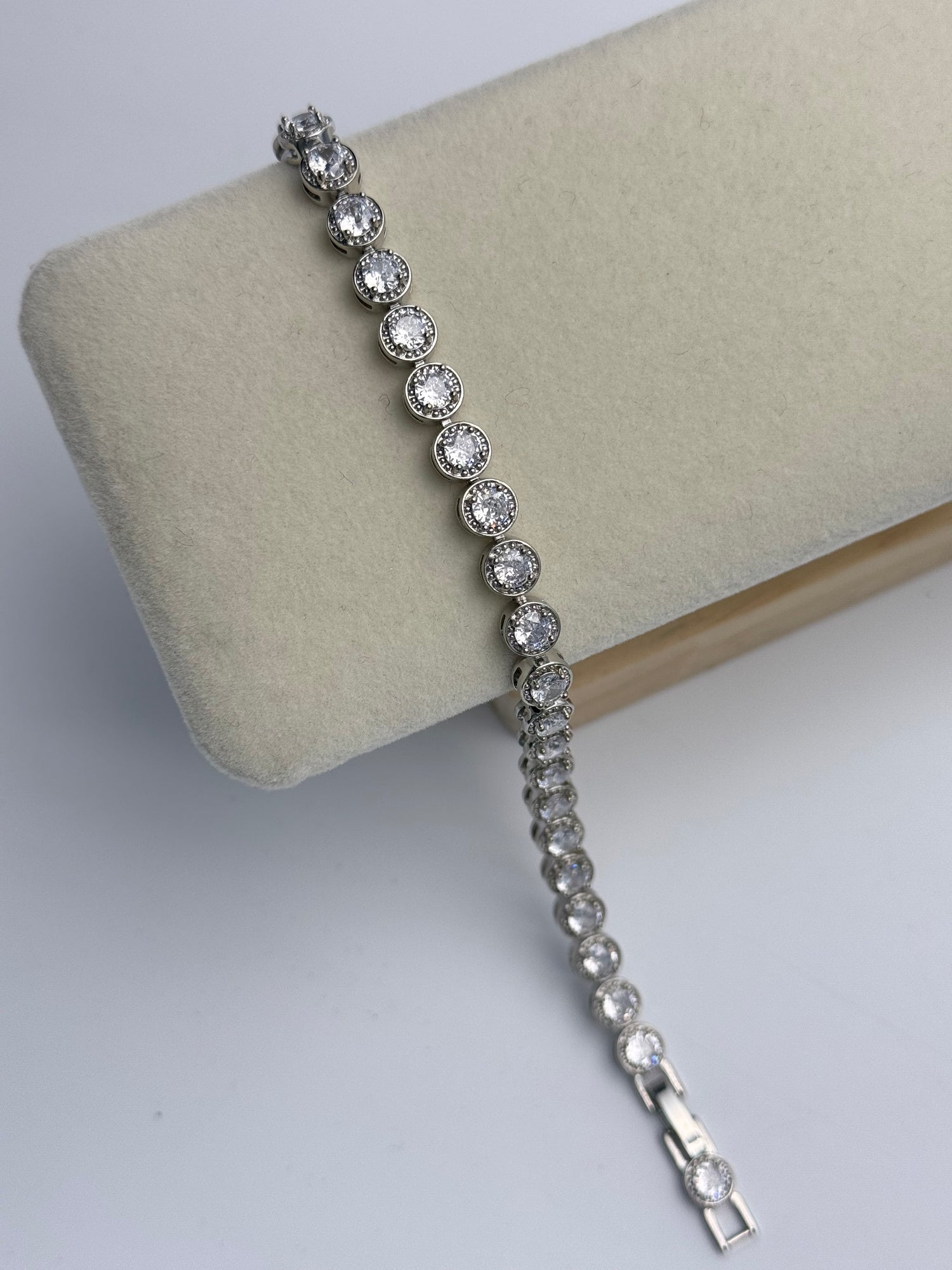 İTHAL ZİRKON TAŞLI SİLVER BİLEKLİK