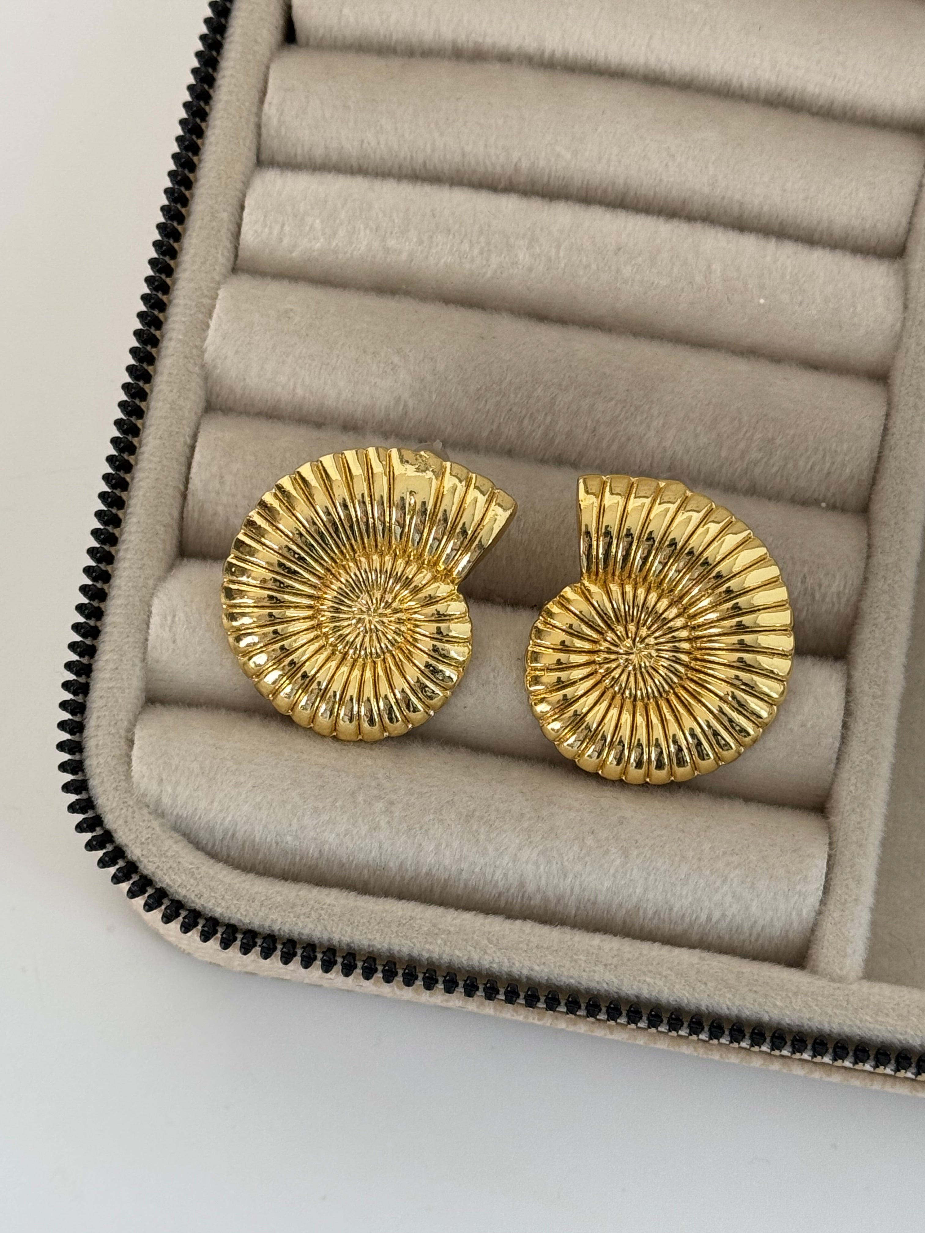 DENİZ KABUĞU MODEL ALTIN KAPLAMA KÜPE