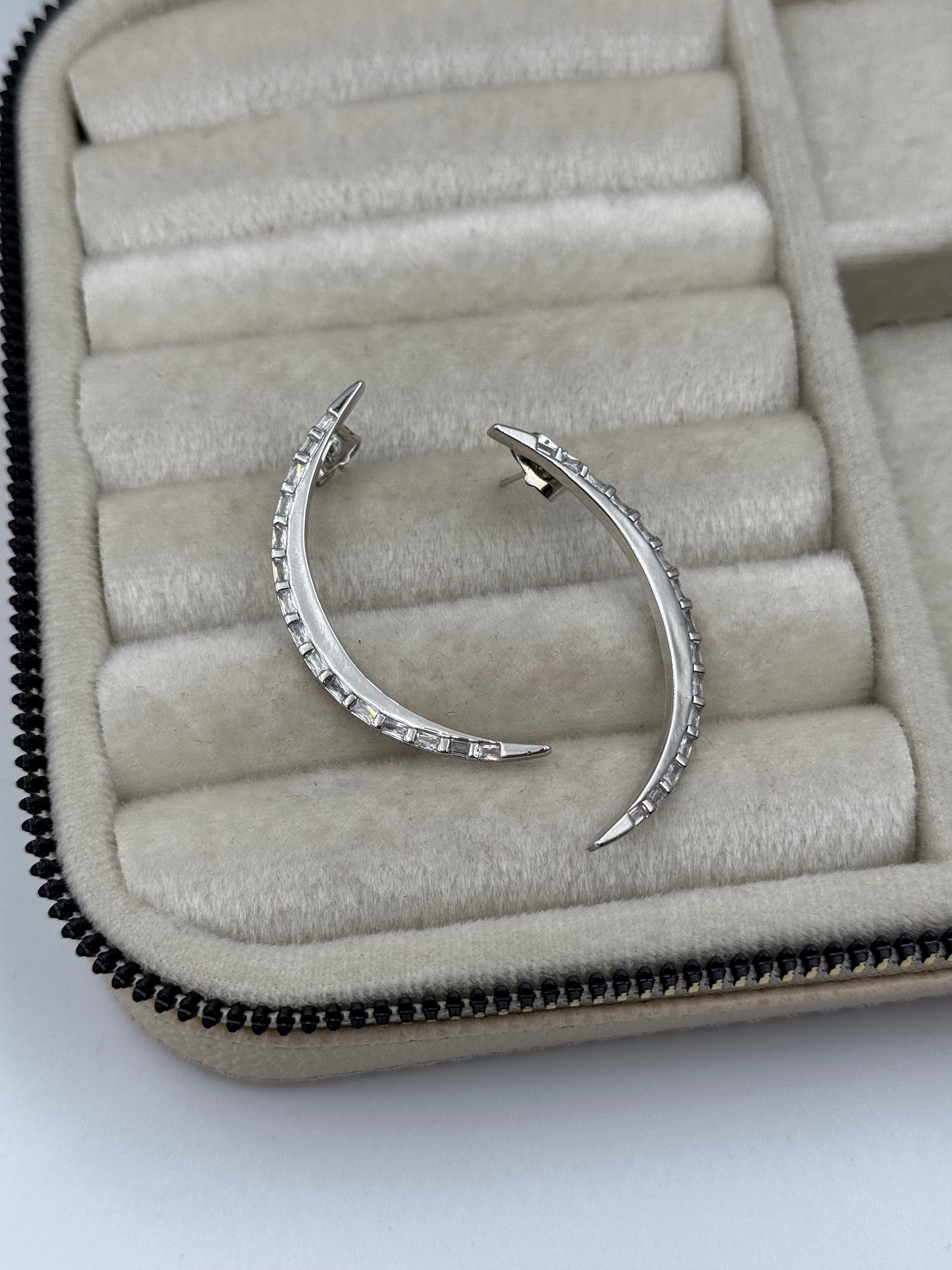 İTHAL YARIM AY DETAYLI SİLVER KÜPE