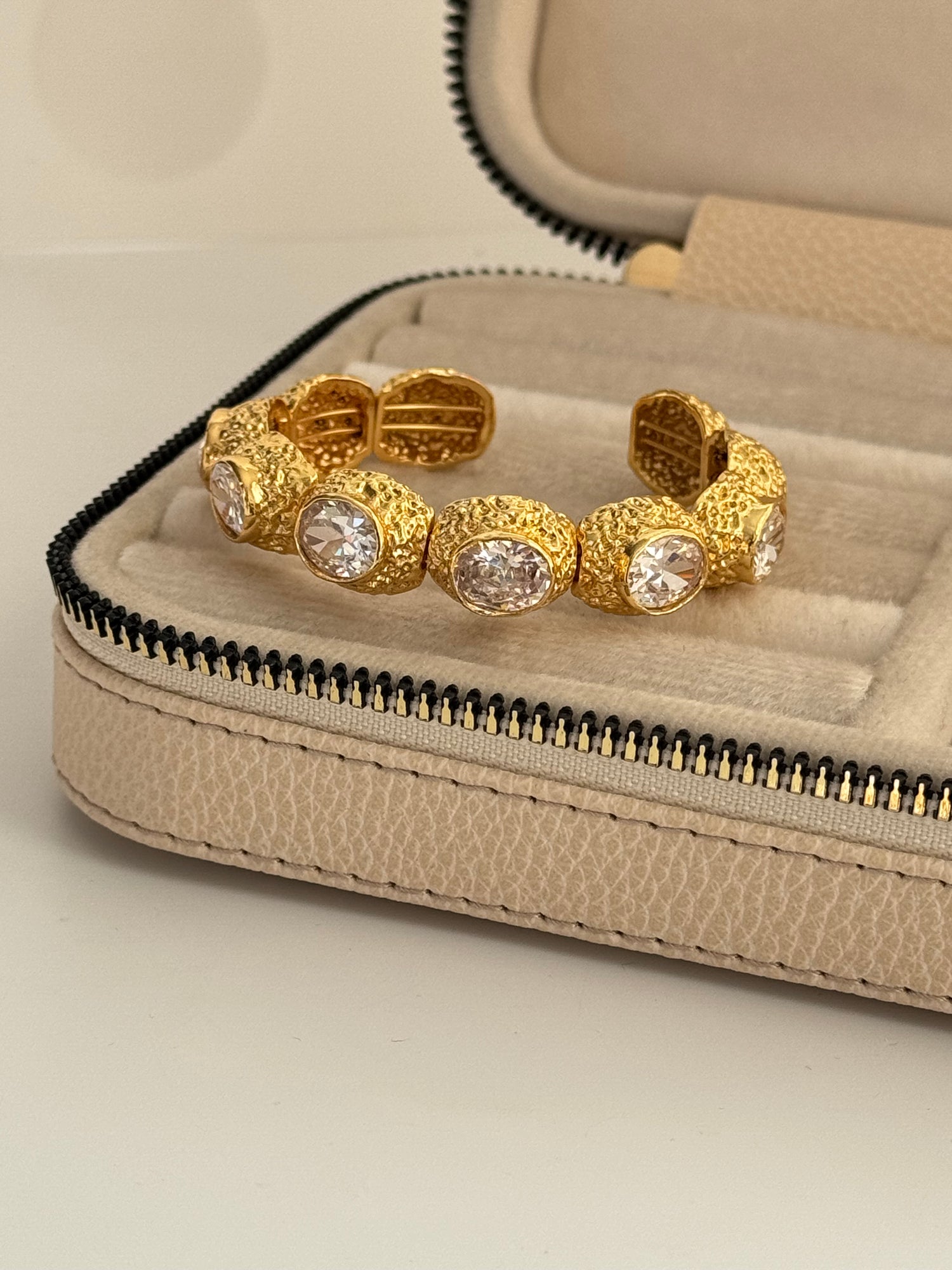 HAVER TAŞLI AYARLANABİLİR GOLD ALTIN KAPLAMA KELEPÇE BİLEKLİK