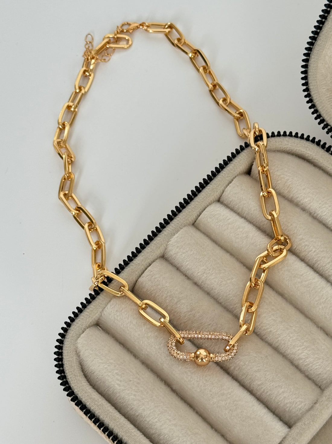 İTHAL DETAYLI ZİNCİR MODEL GOLD KOLYE