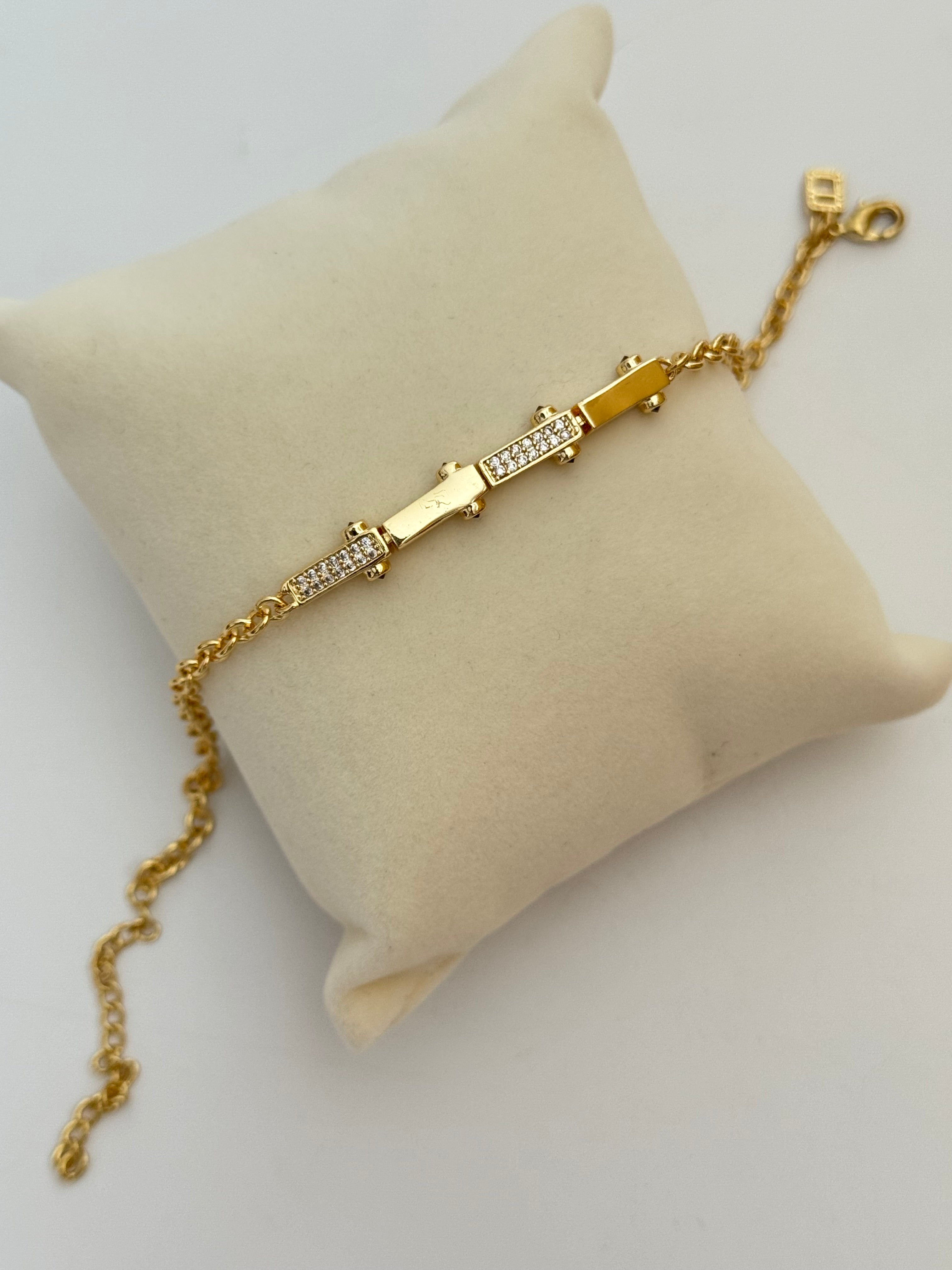 AVİN TAŞ DETAYLI GOLD BİLEKLİK