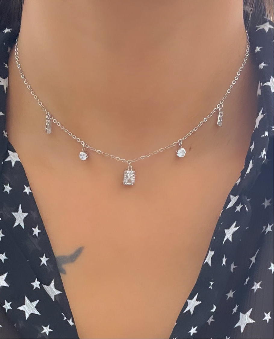 İTHAL BAGET TAŞ DETAYLI SİLVER CHOKER KOLYE VE KÜPE SETİ