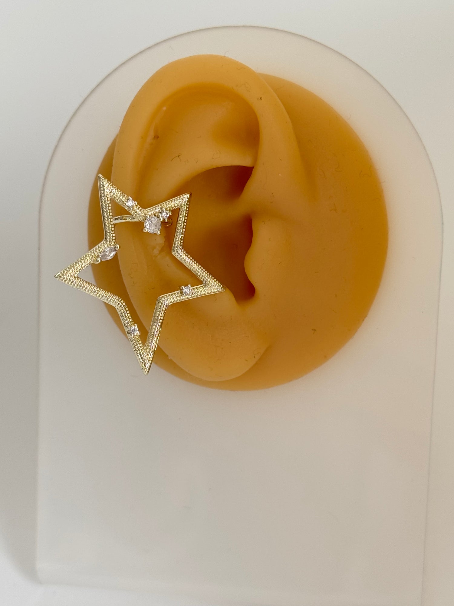 İTHAL YILDIZ DETAYLI KIKIRDAK KÜPE EARCUFF
