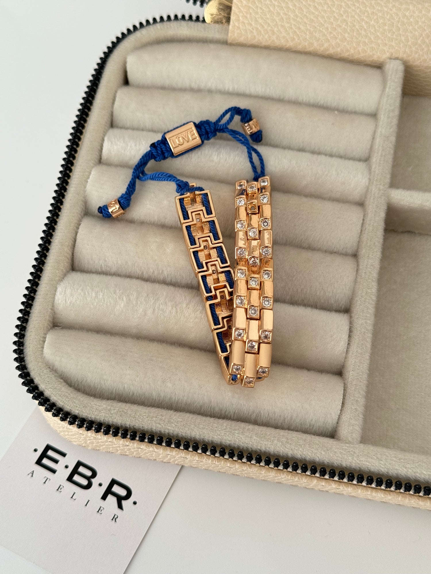 İTHAL TAŞ DETAYLI GOLD MAVİ İPLİ BİLEKLİK