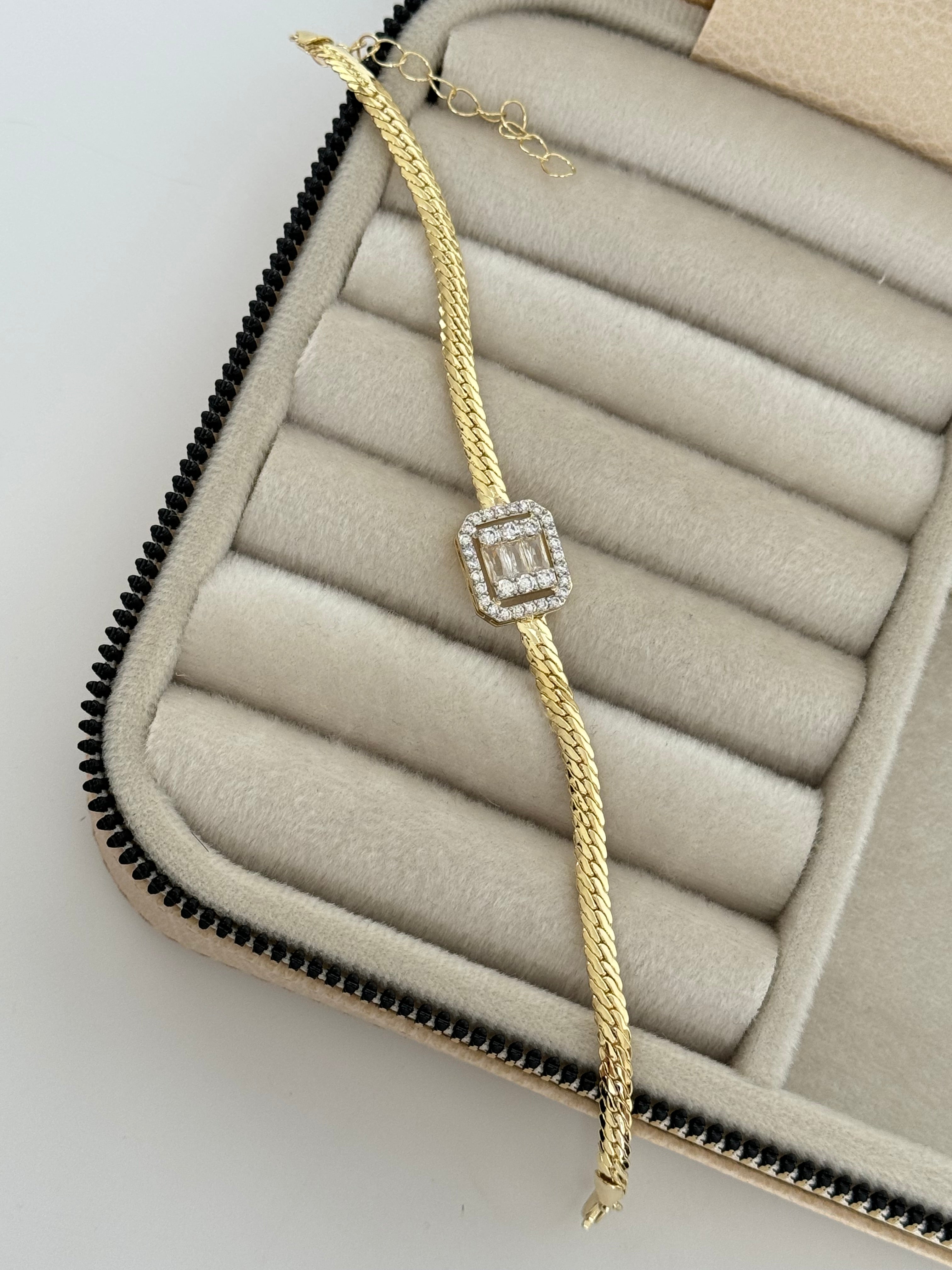 ZEMA BAGET TAŞLI DETAYLI BİLEKLİK