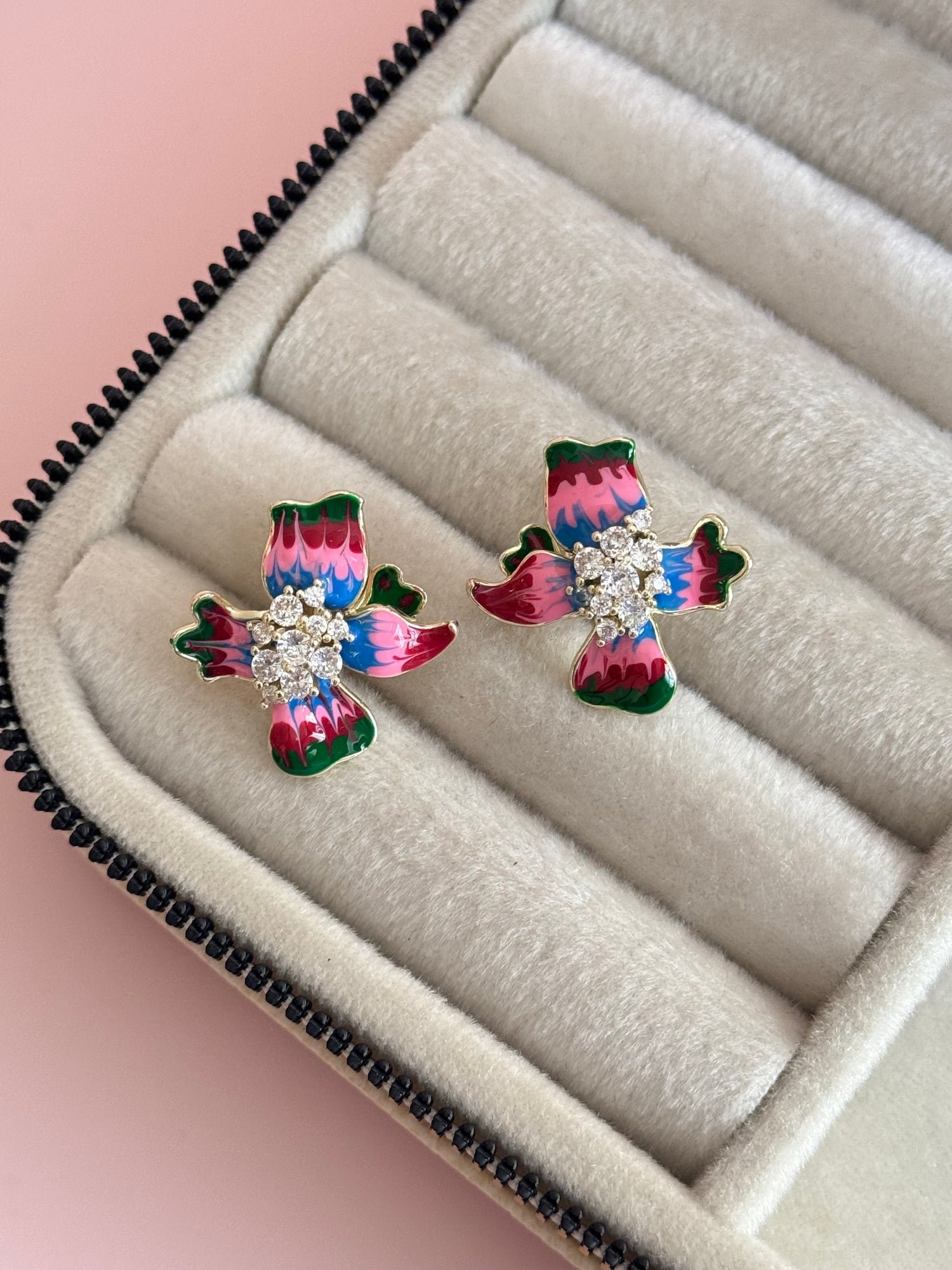 İTHAL EBRULİ RENKLİ ÇİÇEK KÜPE