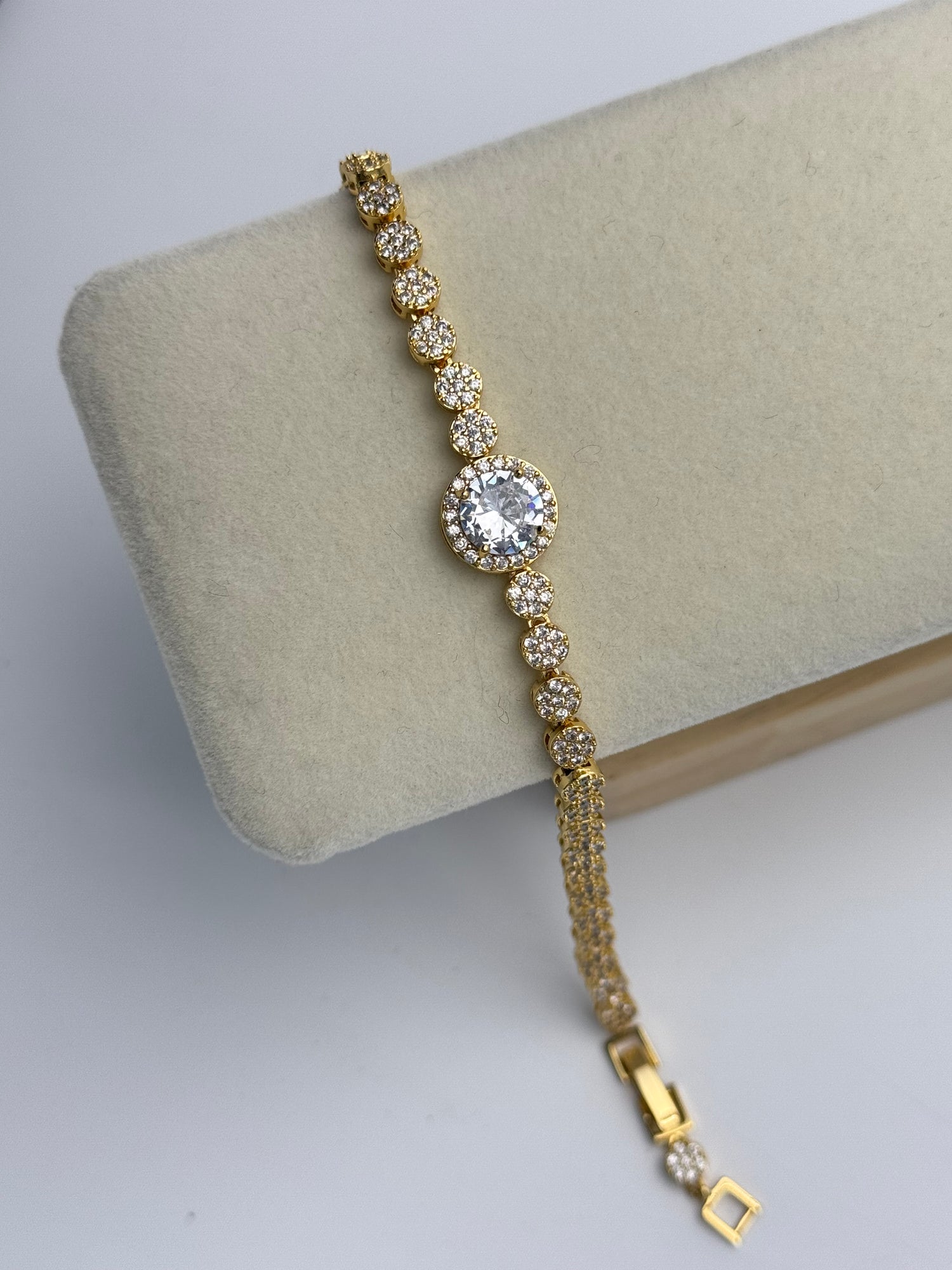 İTHAL ZİRKON TAŞLI GOLD BİLEKLİK