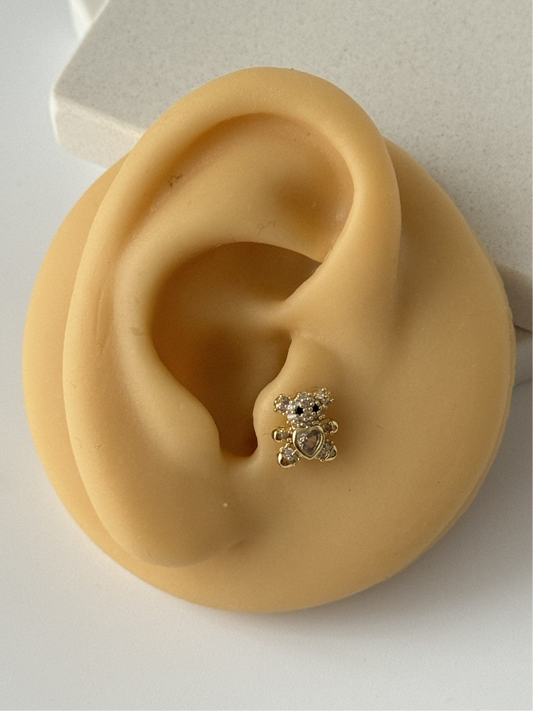 AYICIK TRAGUS PİERCİNG